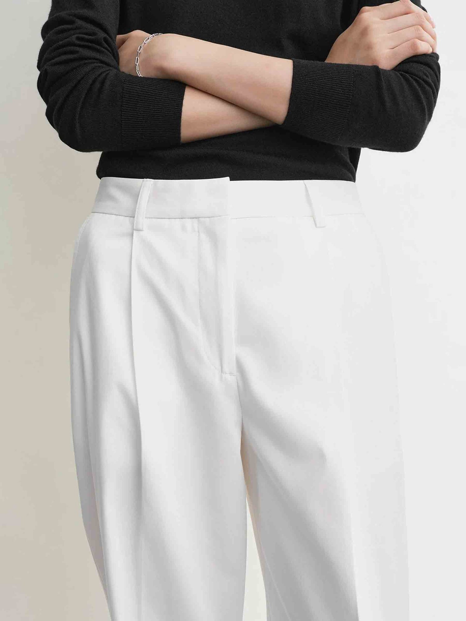 Outlet online TOTEME Mujer Pantalones Rectos Pinzas color Blanco sku 761-003770 02 - Foto 5