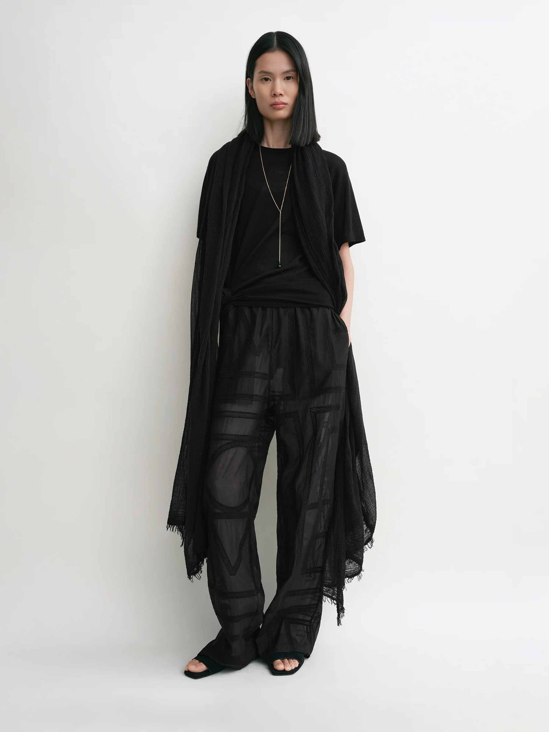 Outlet online TOTEME Mujer Pantalones anchos color Negro sku 761-003870 01 - Foto 2