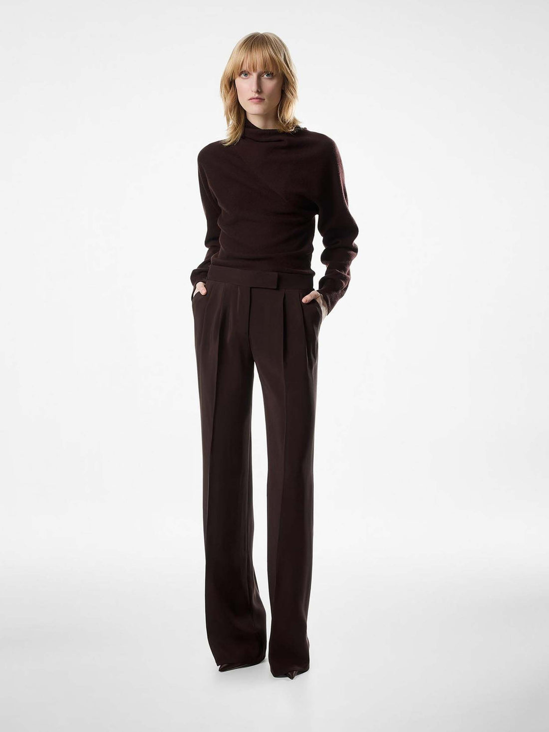 Outlet online Tom Ford Mujer Pantalones Anchos Doble Pinza color Marrón Oscuro sku 761-003895 01 - Foto 2
