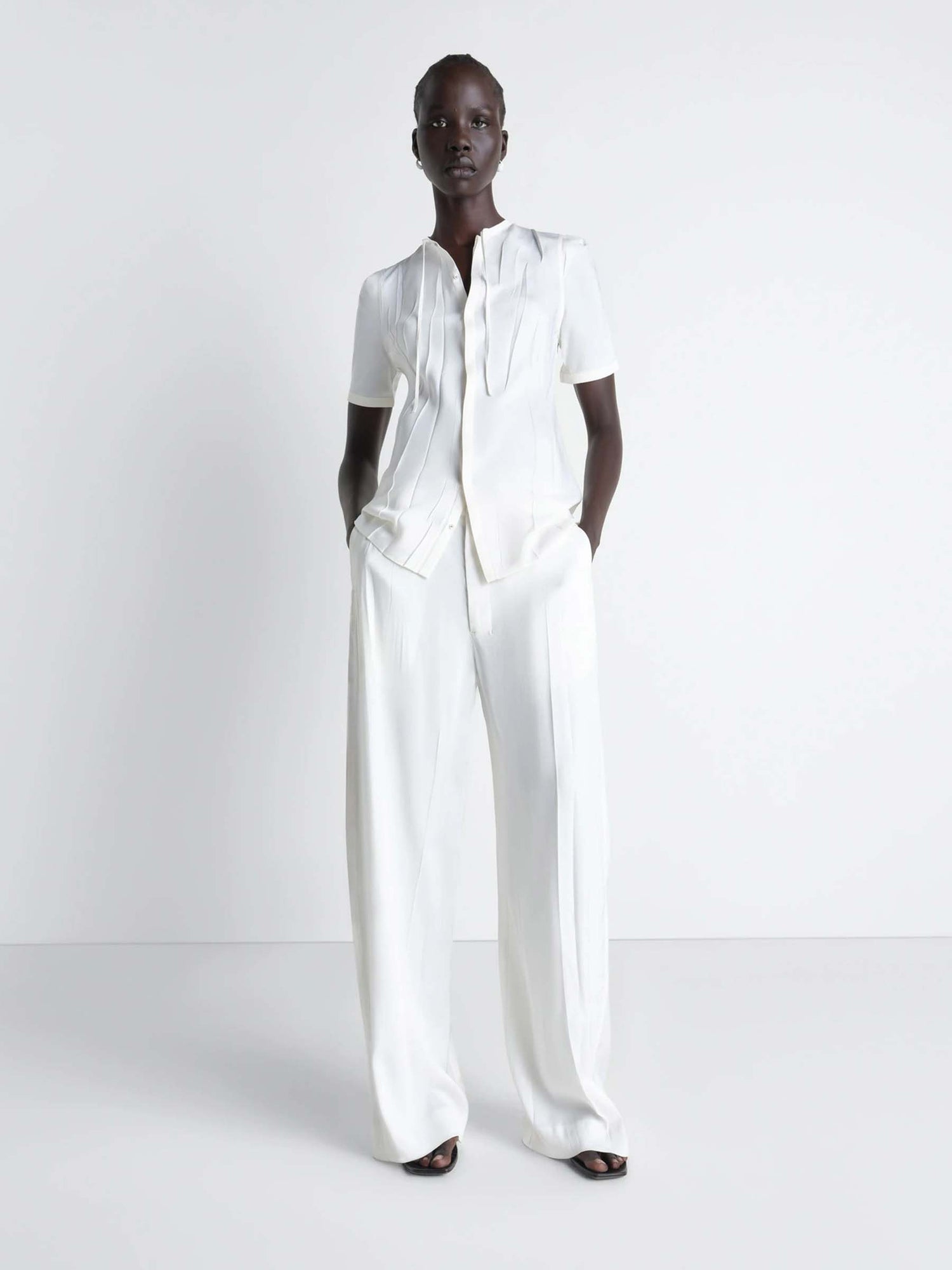 Lemaire Mujer Barcelona Pantalones Pliegues color Blanco sku 761-004084 01 - Foto 2