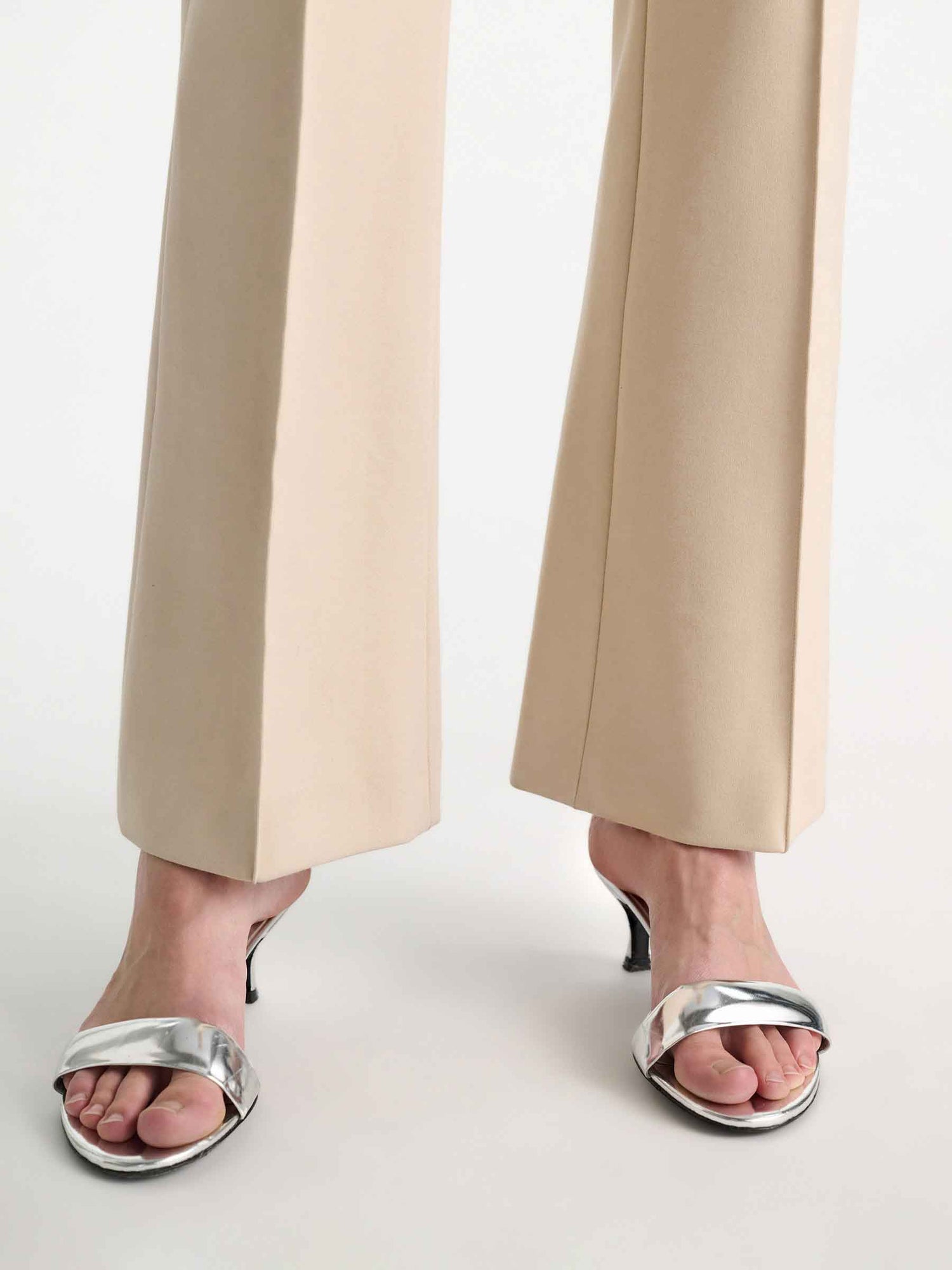 Outlet online Dorothee Schumacher Mujer Pantalones Cropped Flared color Crema sku 761-004114 01 - Foto 5