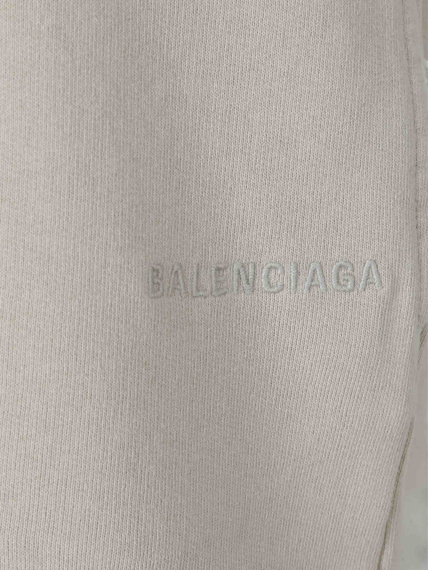 Outlet online Balenciaga Mujer Bermudas Deportivas color Beige sku 762-000527 02 - Foto 3