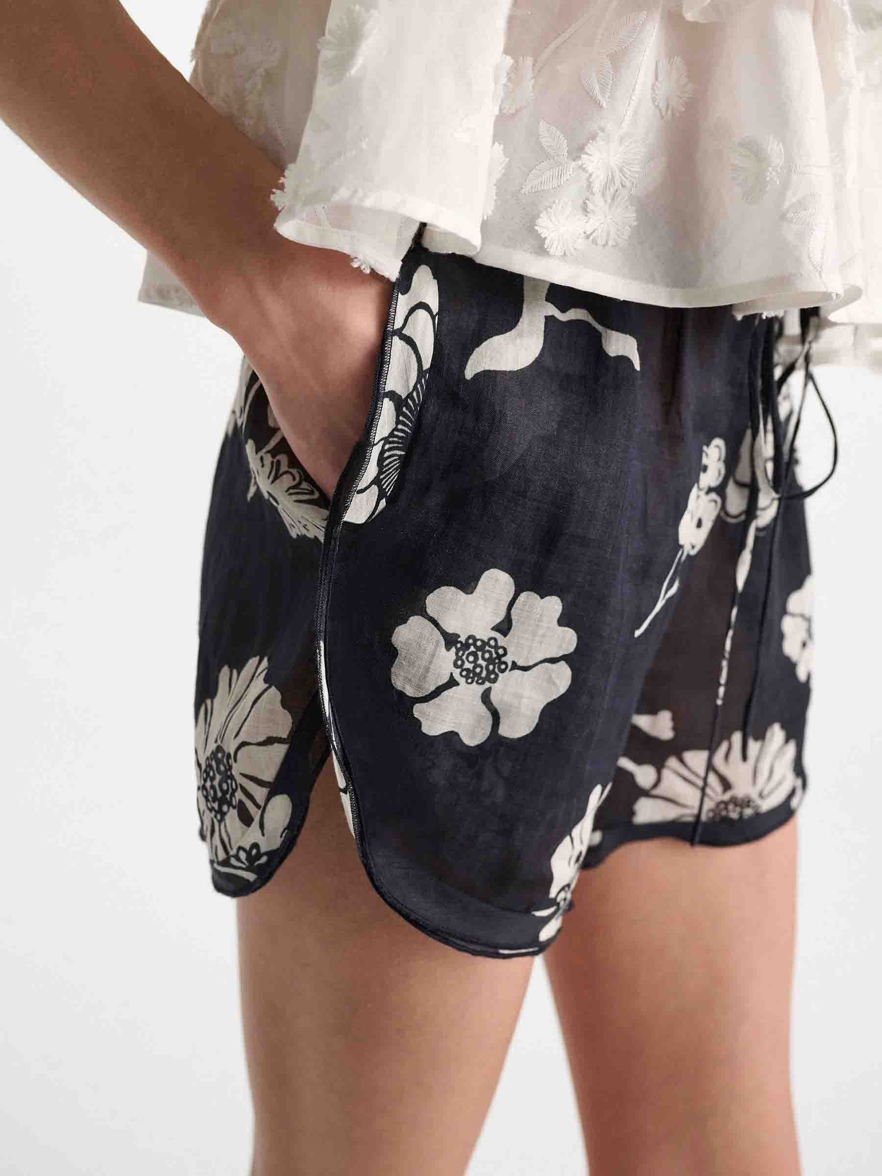 Dorothee Schumacher Mujer Barcelona Shorts Floral Daydream color Negro sku 762-000562 01 - Foto 4