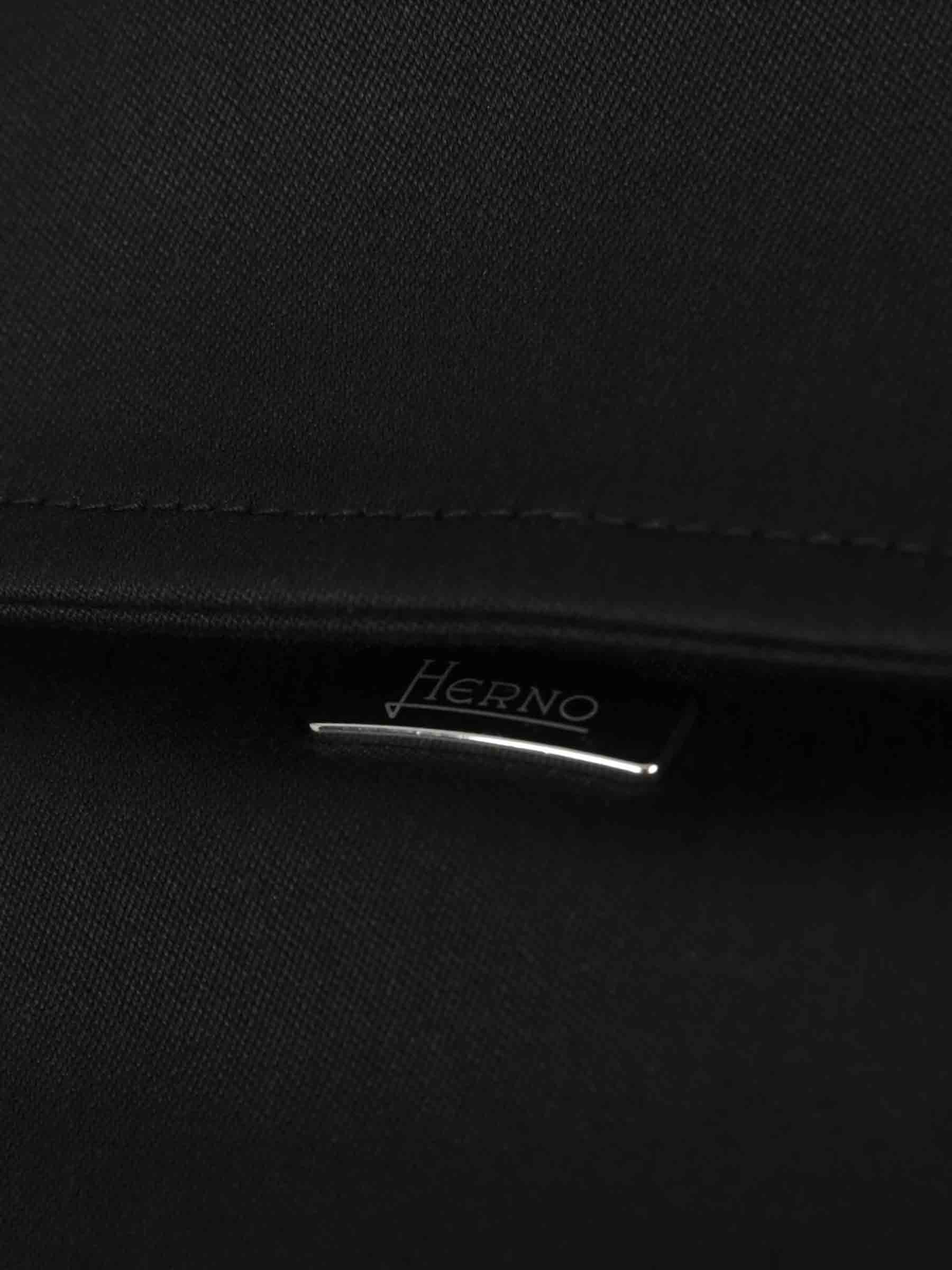 Herno Mujer Barcelona Gabardina Corta Técncia color Negro sku 771-001703 01 - Foto 4