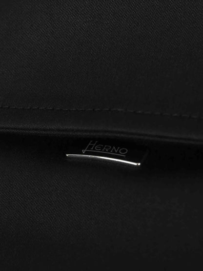 Herno Mujer Barcelona Gabardina Corta Técncia color Negro sku 771-001703 01 - Foto 5