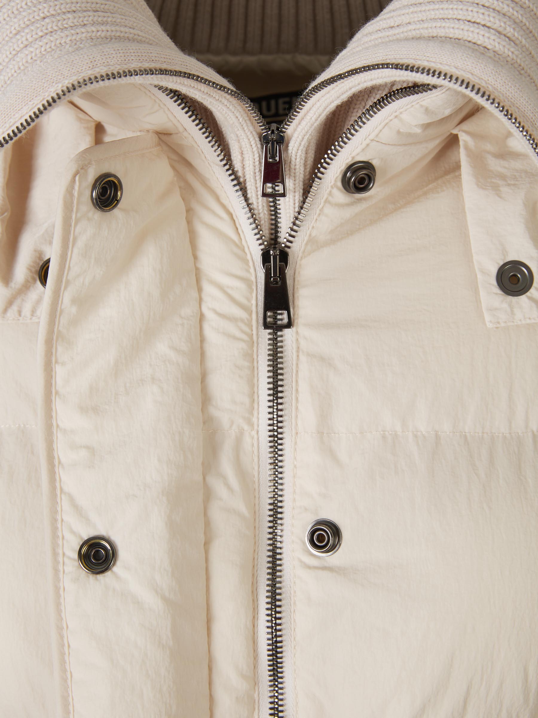 Outlet online Jacquemus Mujer Chaqueta La Doudoune Caraco color Beis sku 774-000466 01 - Foto 4