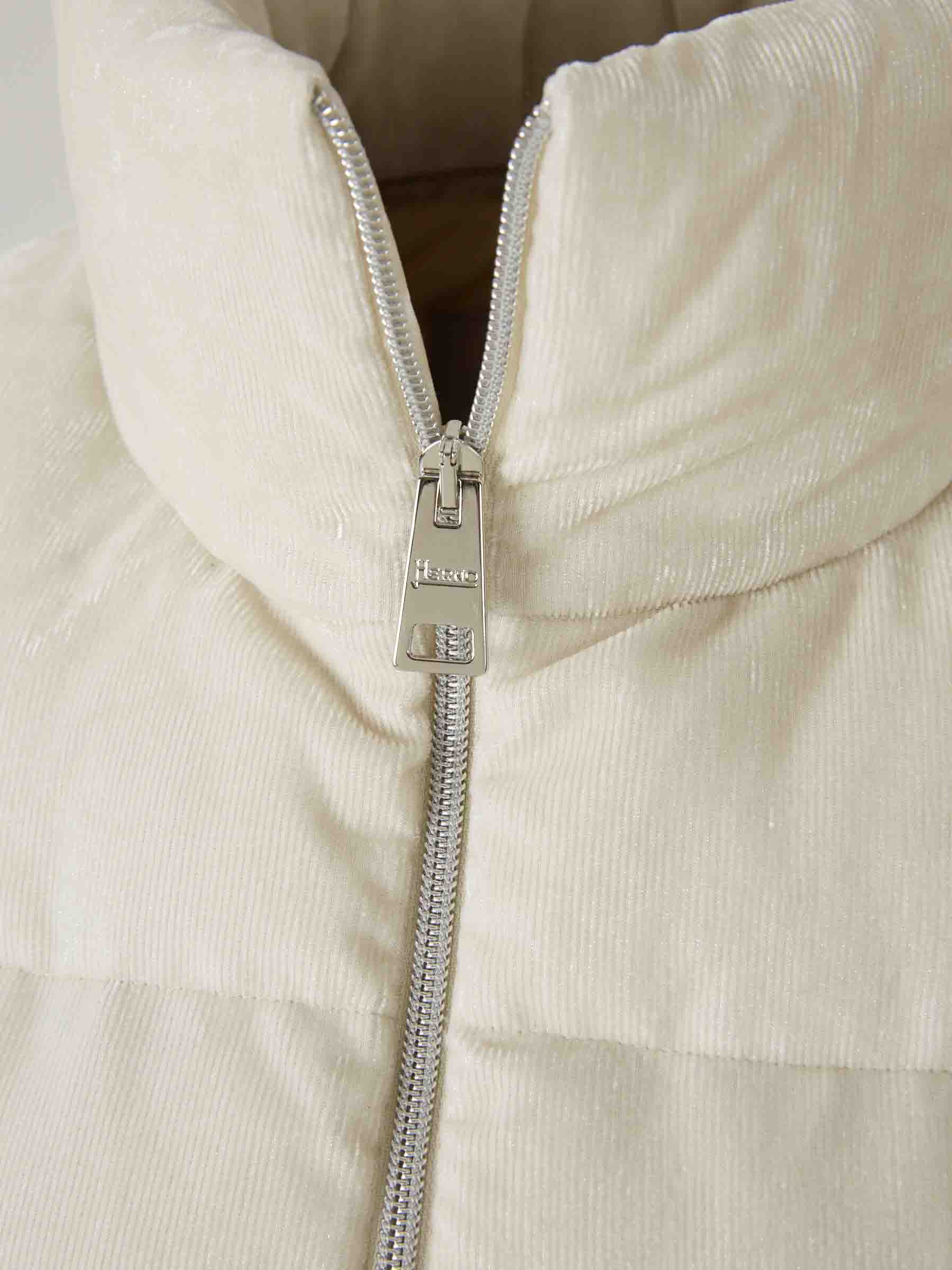 Outlet online Herno Mujer Chaleco Acolchado Pana color Beige sku 775-000213 01 - Foto 3