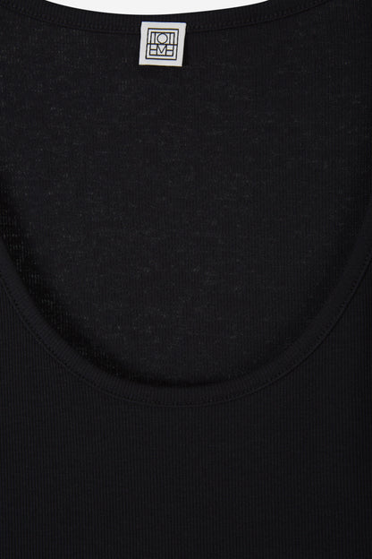 TOTEME Mujer Barcelona Top Tirantes Canalé color Negro sku 782-001612 02 - Foto 3