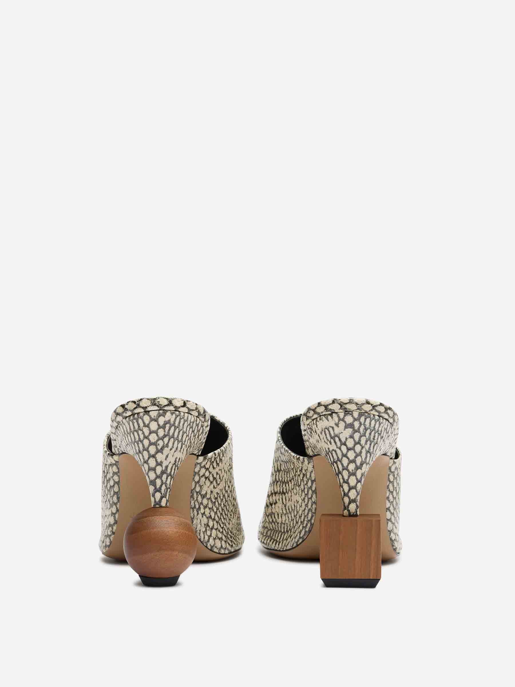 Jacquemus Mujer Barcelona Mules Tacón Bisou color Serpiente sku 800-005479 00 - Foto 4
