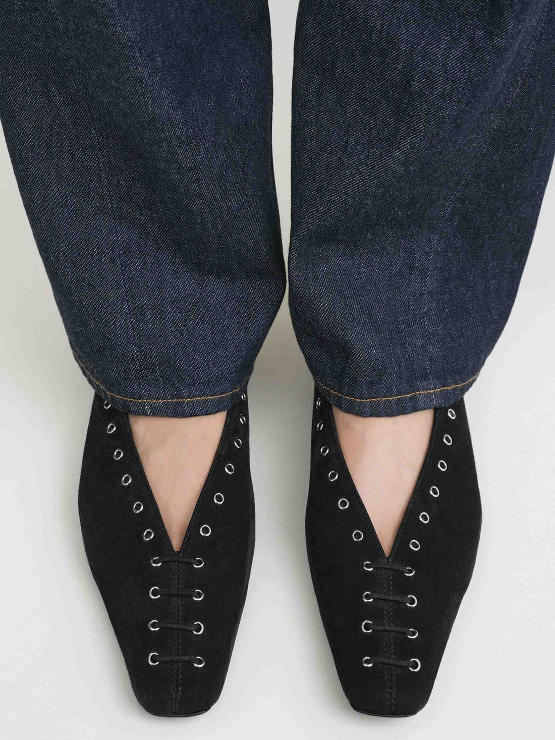 TOTEME Mujer Barcelona Bailarinas Ante Cordones color Negro sku 800-005502 01 - Foto 2
