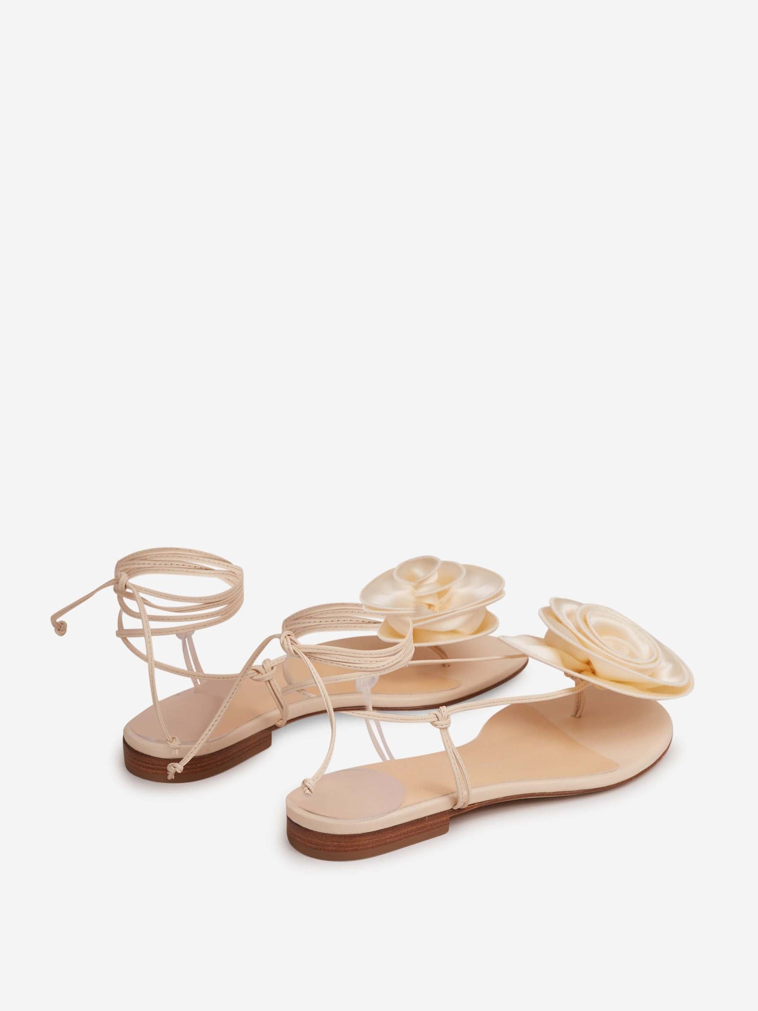 Outlet online Magda Butrym Mujer Sandalias Planas Flores color Crema sku 801-000049 01 - Foto 3