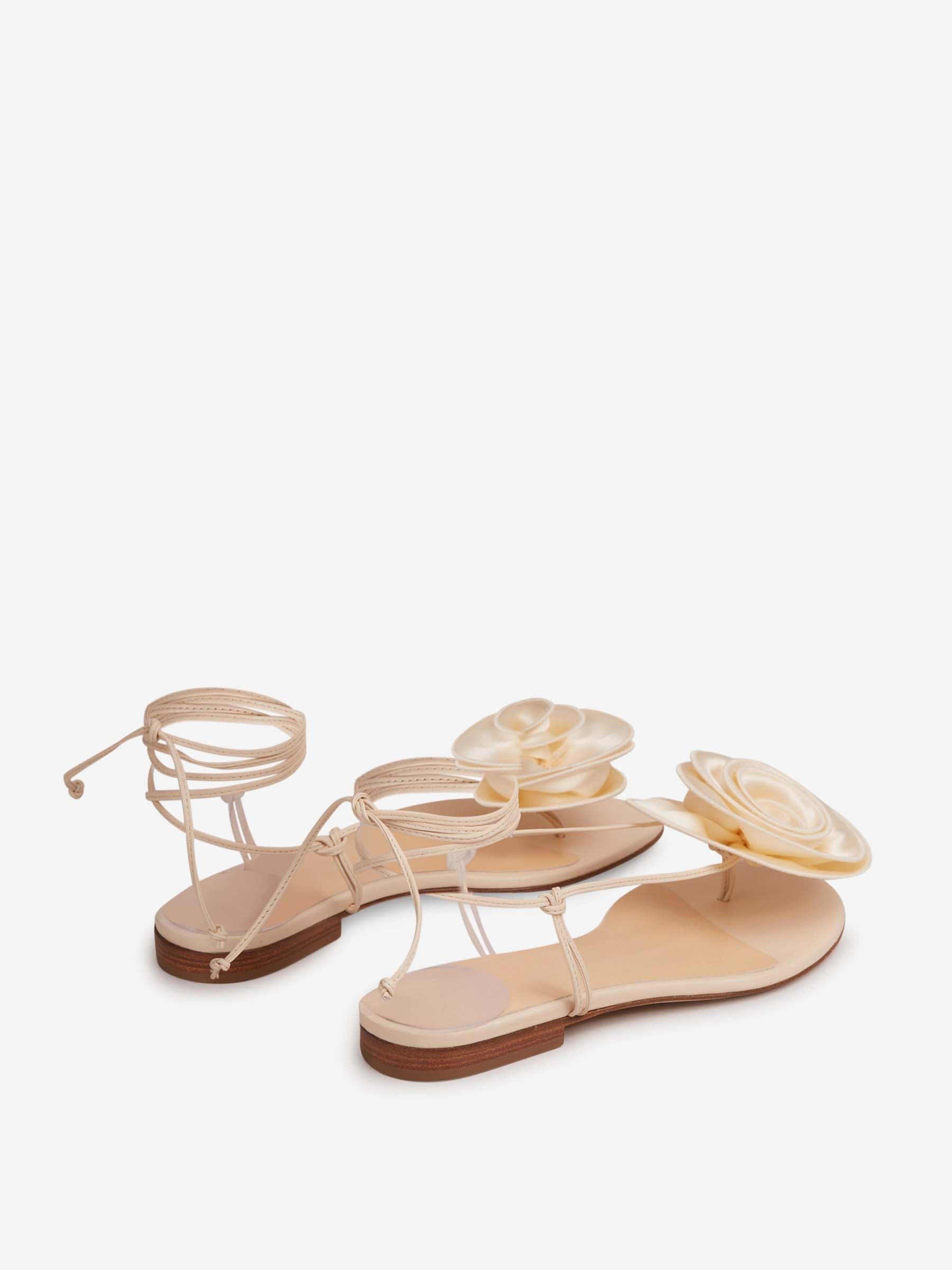 Outlet online Magda Butrym Mujer Sandalias Planas Flores color Crema sku 801-000049 01 - Foto 3