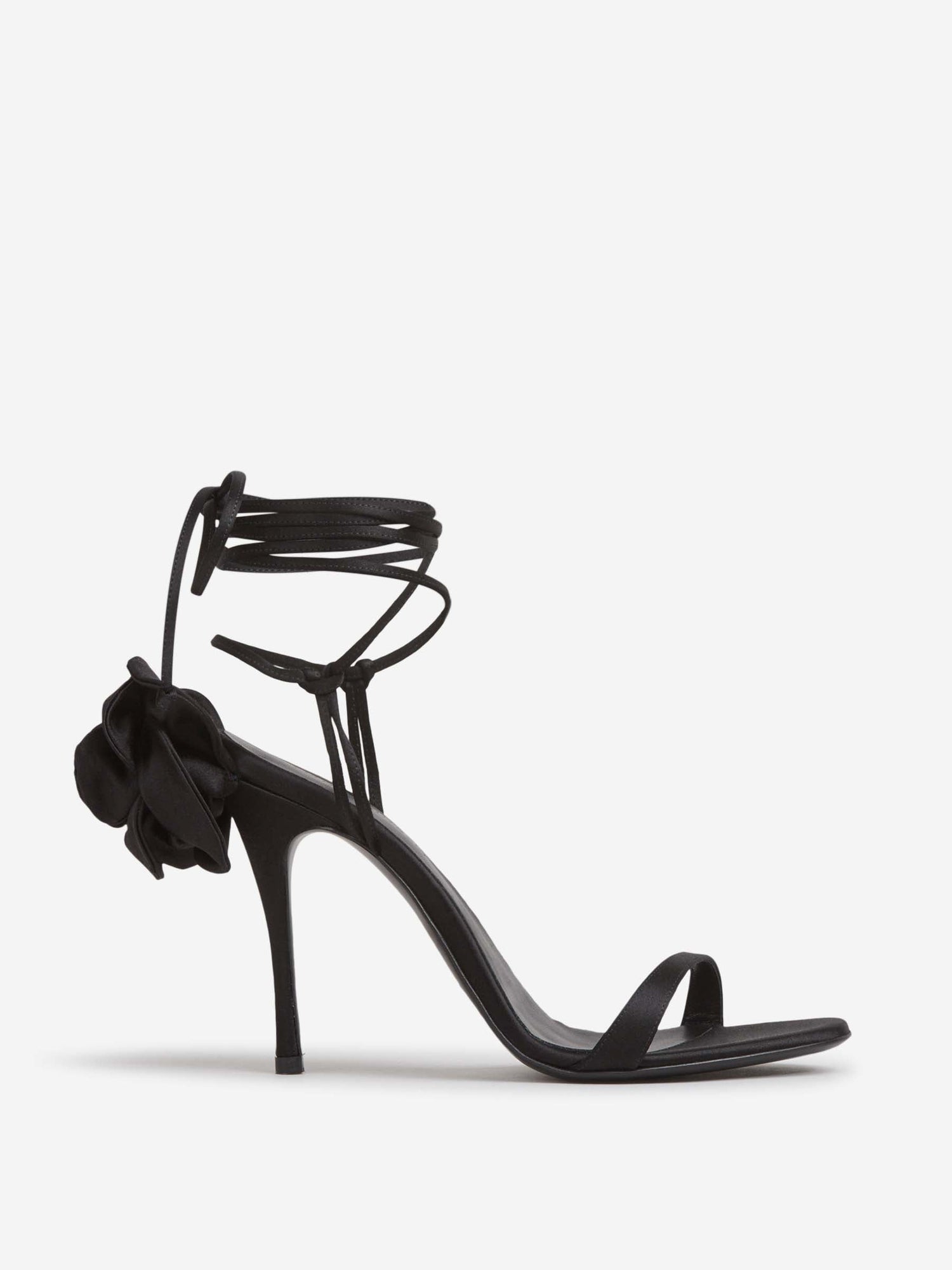 Outlet online Magda Butrym Mujer Sandalias Flor Satén color Negro sku 801-000050 01 - Foto 2