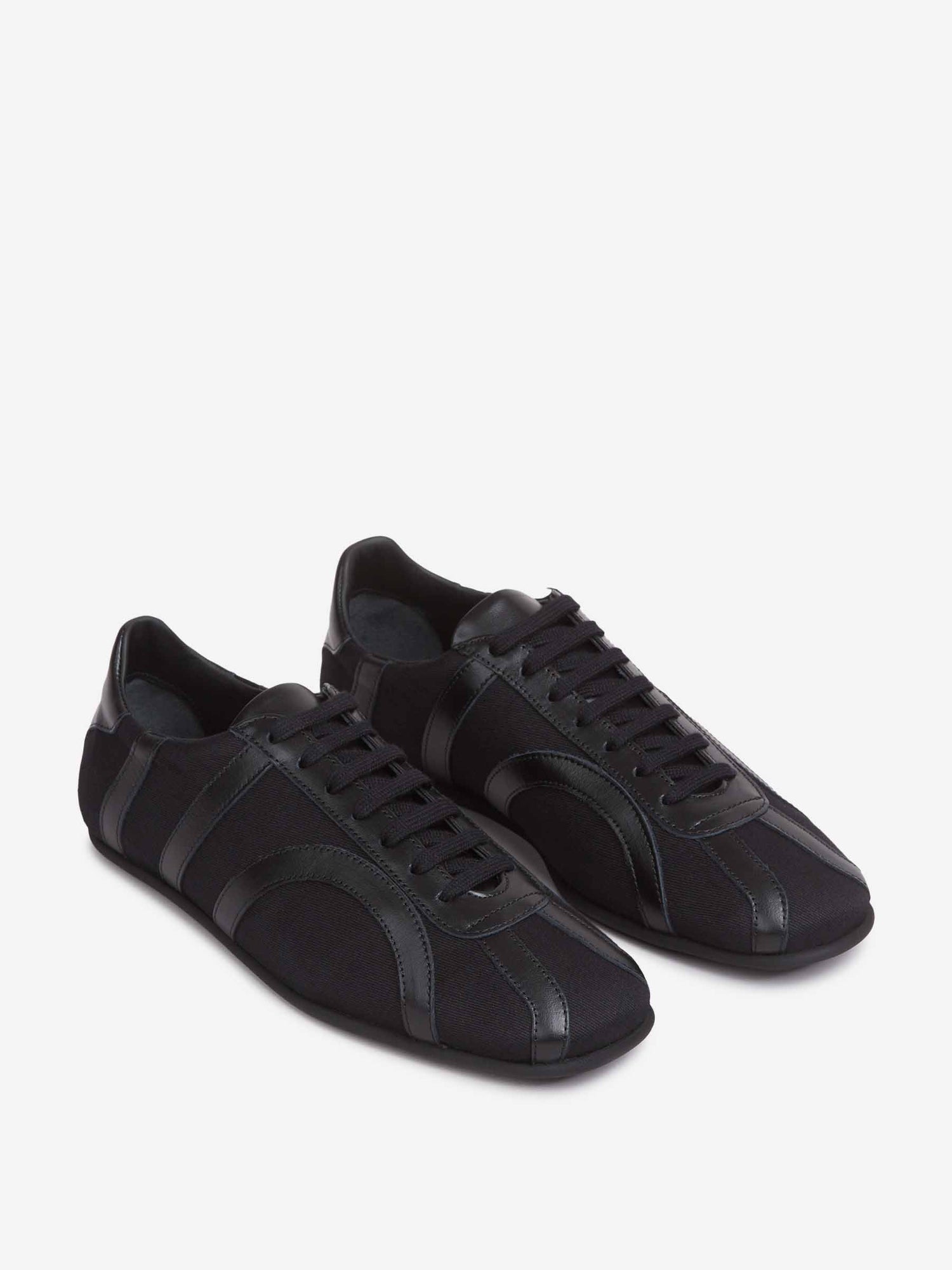 Outlet online TOTEME Mujer Zapatillas de diseño minimalista color Negro sku 802-000005 01 - Foto 2