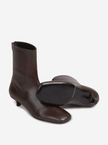 Outlet online TOTEME Mujer Botines Napa color Marrón Oscuro sku 805-000831 01 - Foto 4