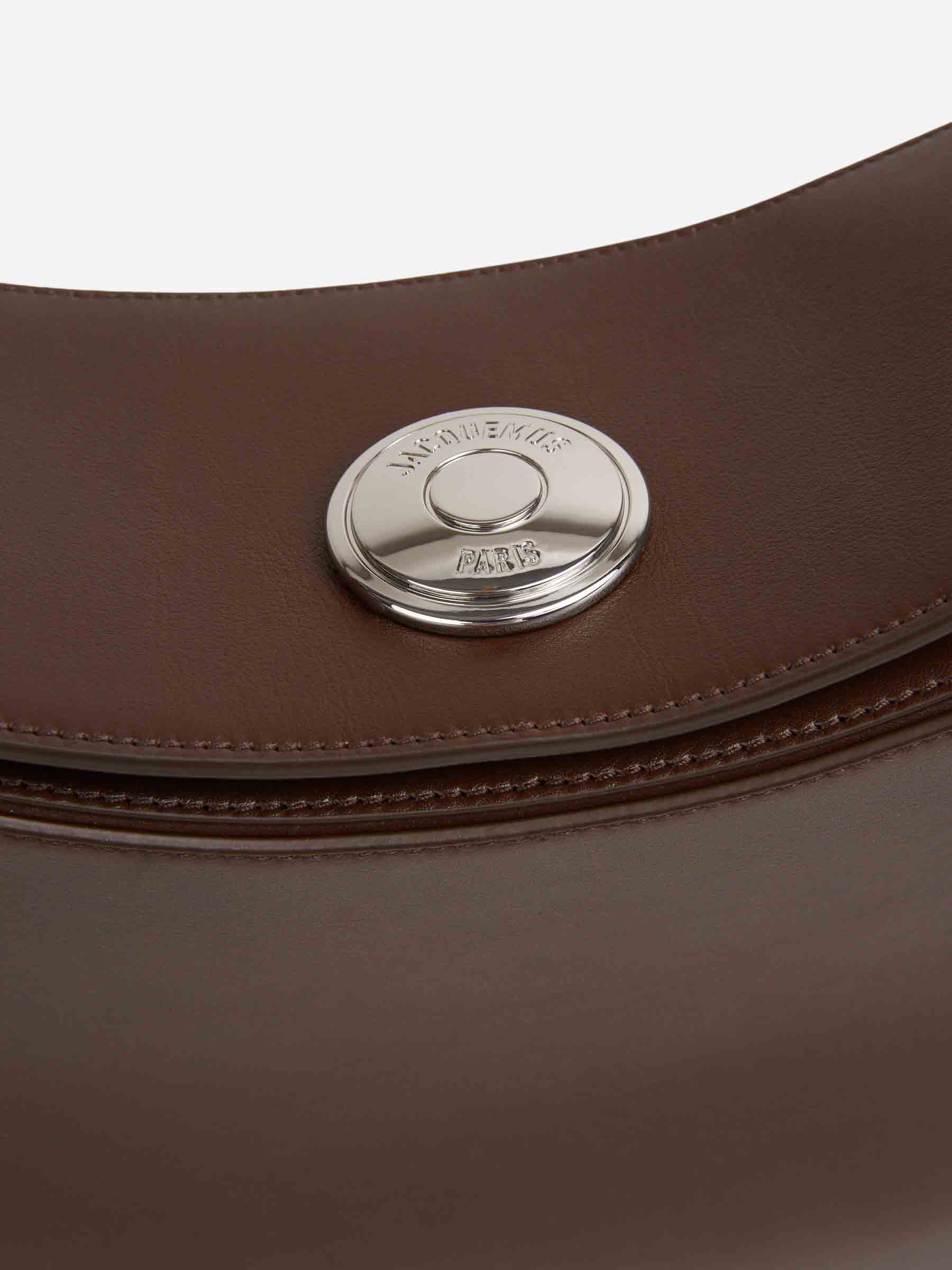 Outlet online Jacquemus Mujer Bolso Hombro Ovalo color Marrón Oscuro sku 810-008247 02 - Foto 5