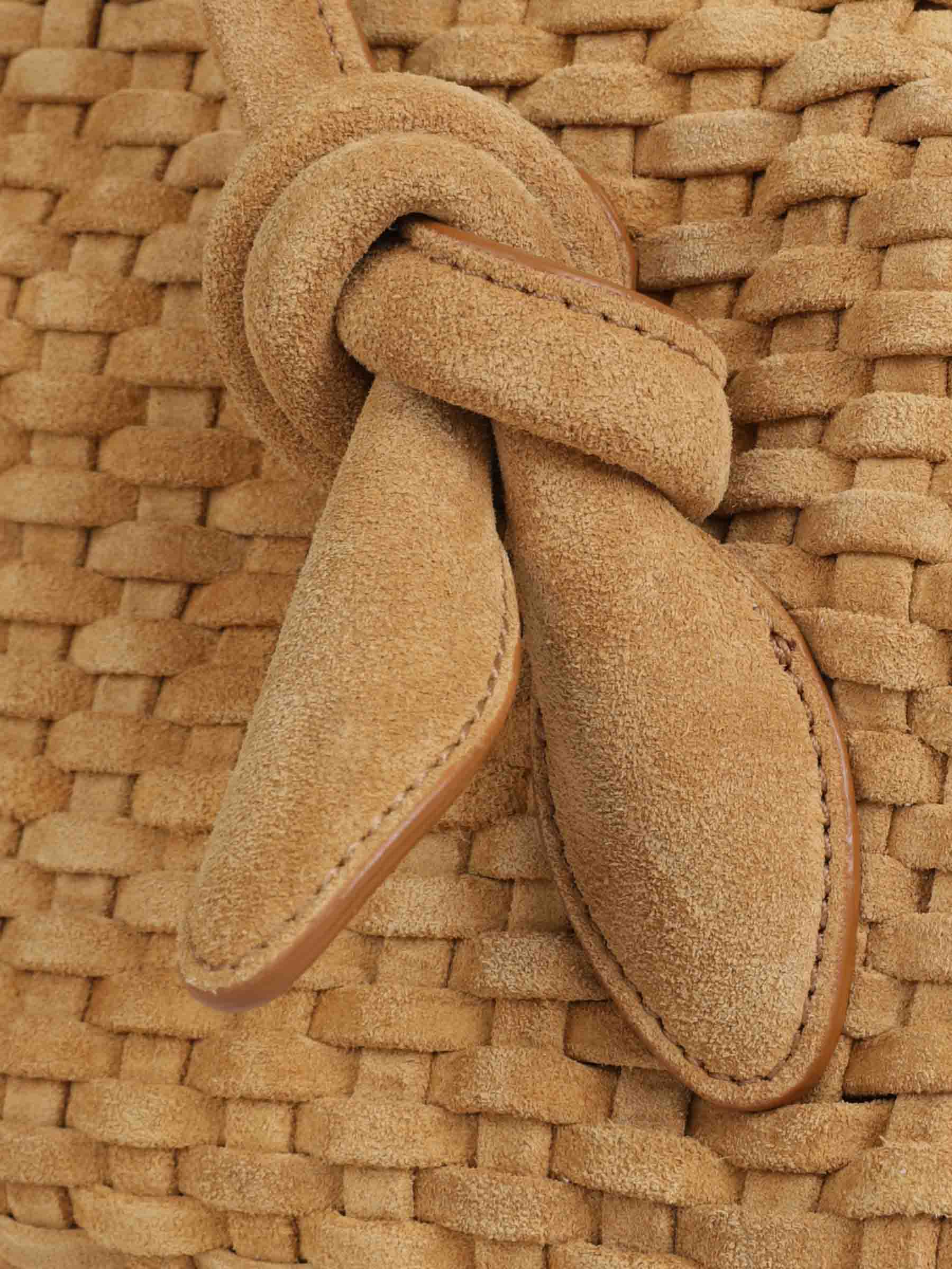 Jacquemus Mujer Barcelona Bolso Le petit Turismo color Camel sku 810-008517 01 - Foto 4