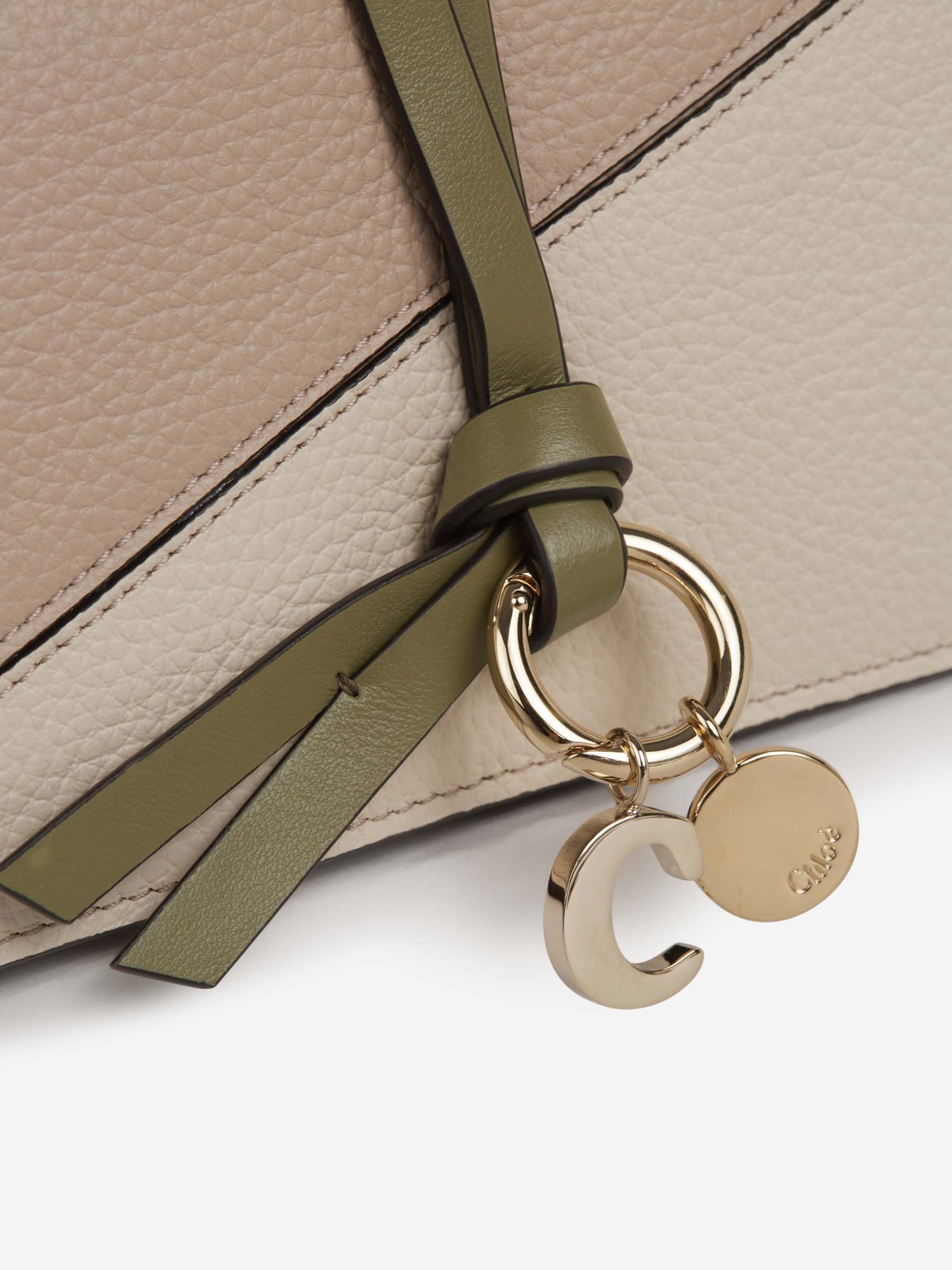 Outlet online Chloé Mujer Monedero Solapa Alphabet color Beis sku 820-000660 01 - Foto 5