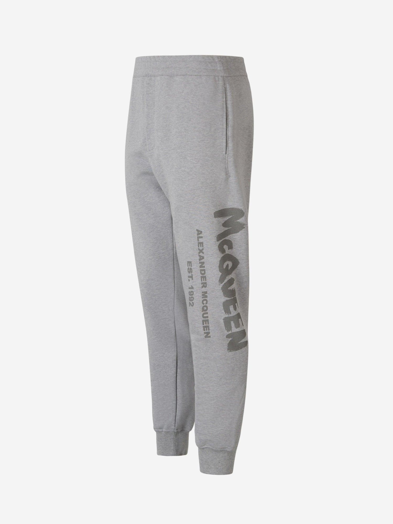 Outlet online Alexander McQueen Hombre Joggers Logo Estampado color Gris Claro sku 521-002820 01 - Foto 2