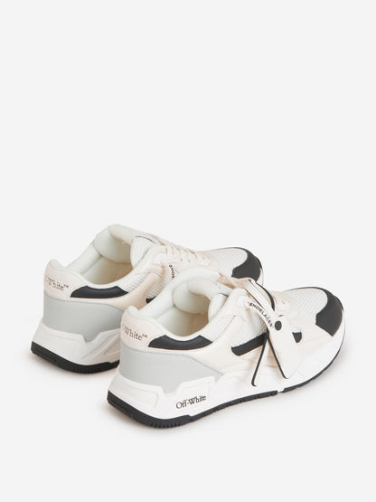 Sneakers Kick Off