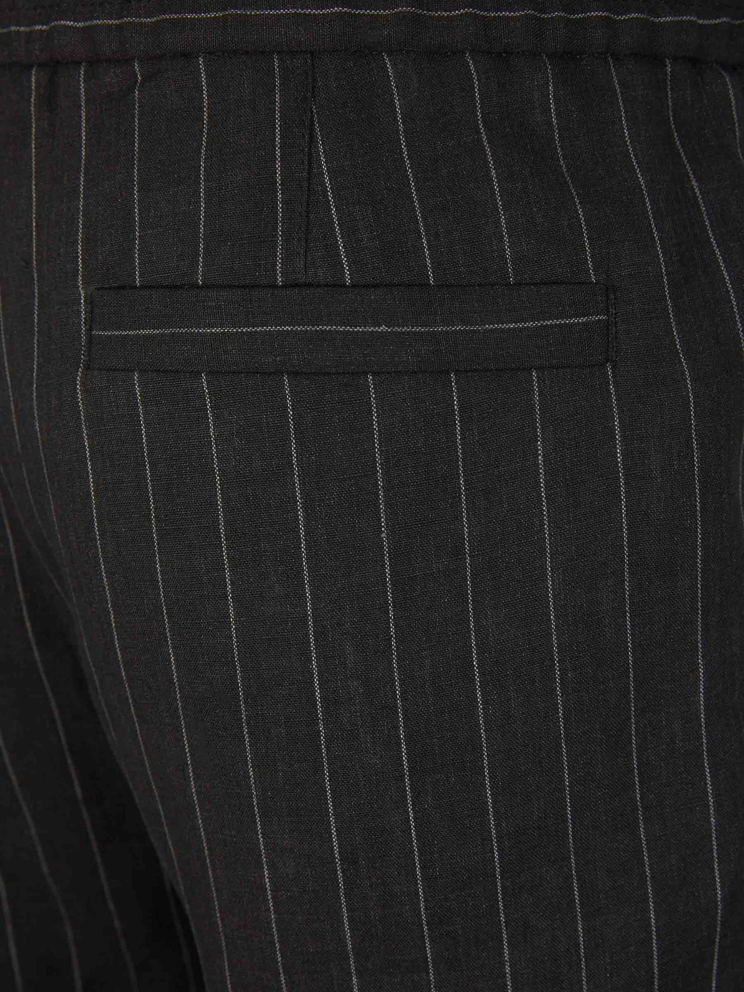 Outlet online Brunello Cucinelli Hombre Bermudas Motivo Rayas Lino color Blanco y Negro sku 523-000924 01 - Foto 4