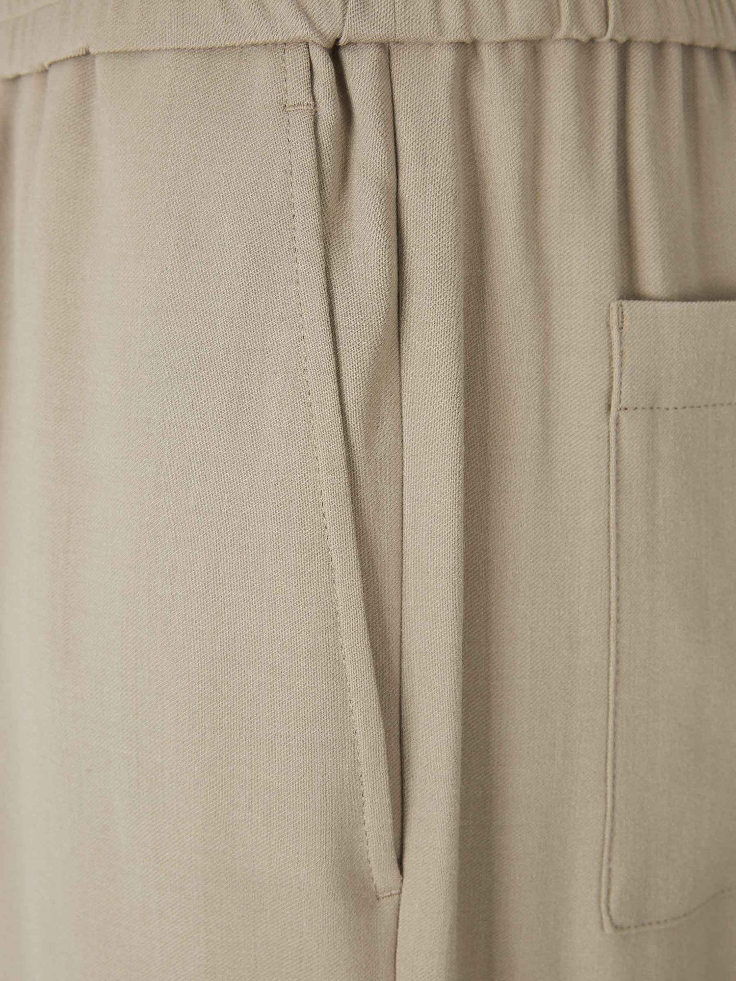 Outlet online Ami Paris Hombre Bermudas Viscosa y Lana color Topo sku 523-000944 02 - Foto 3