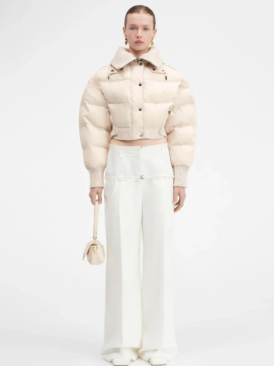 Outlet online Jacquemus Mujer Chaqueta La Doudoune Caraco color Beis sku 774-000466 01 - Foto 2