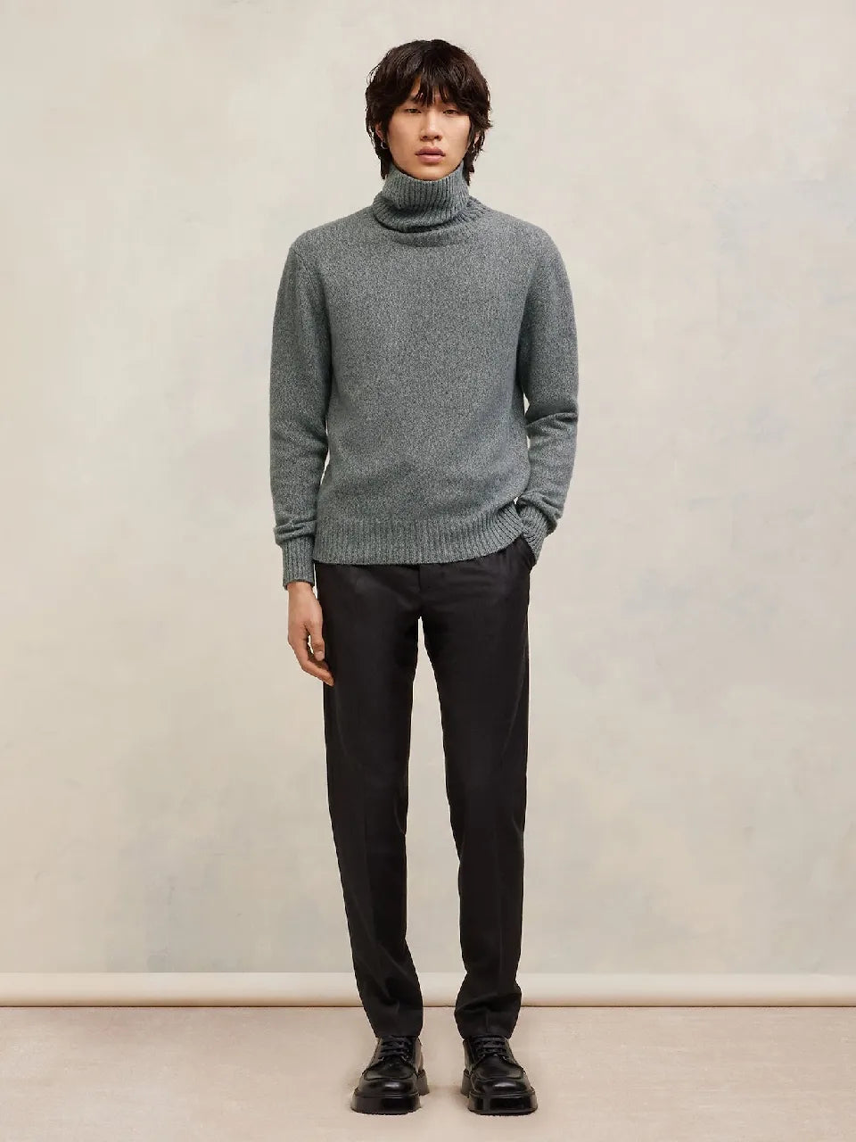 Outlet online Ami Paris Hombre Jersey Cuello Alto Cashmere color Gris Claro sku 542-002257 01 - Foto 2