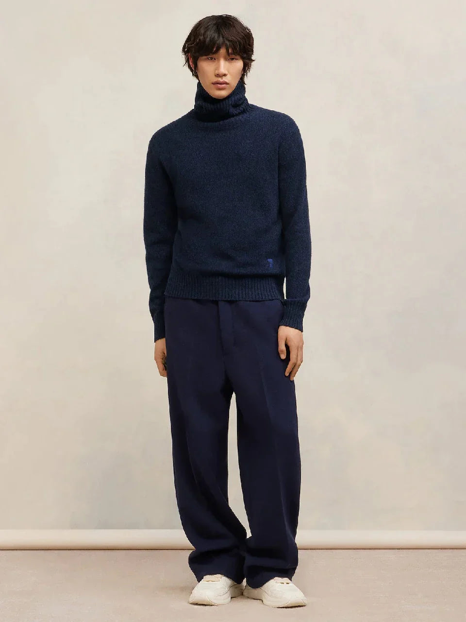 Outlet online Ami Paris Hombre Jersey Cuello Alto Cashmere color Azul Noche sku 542-002257 02 - Foto 2
