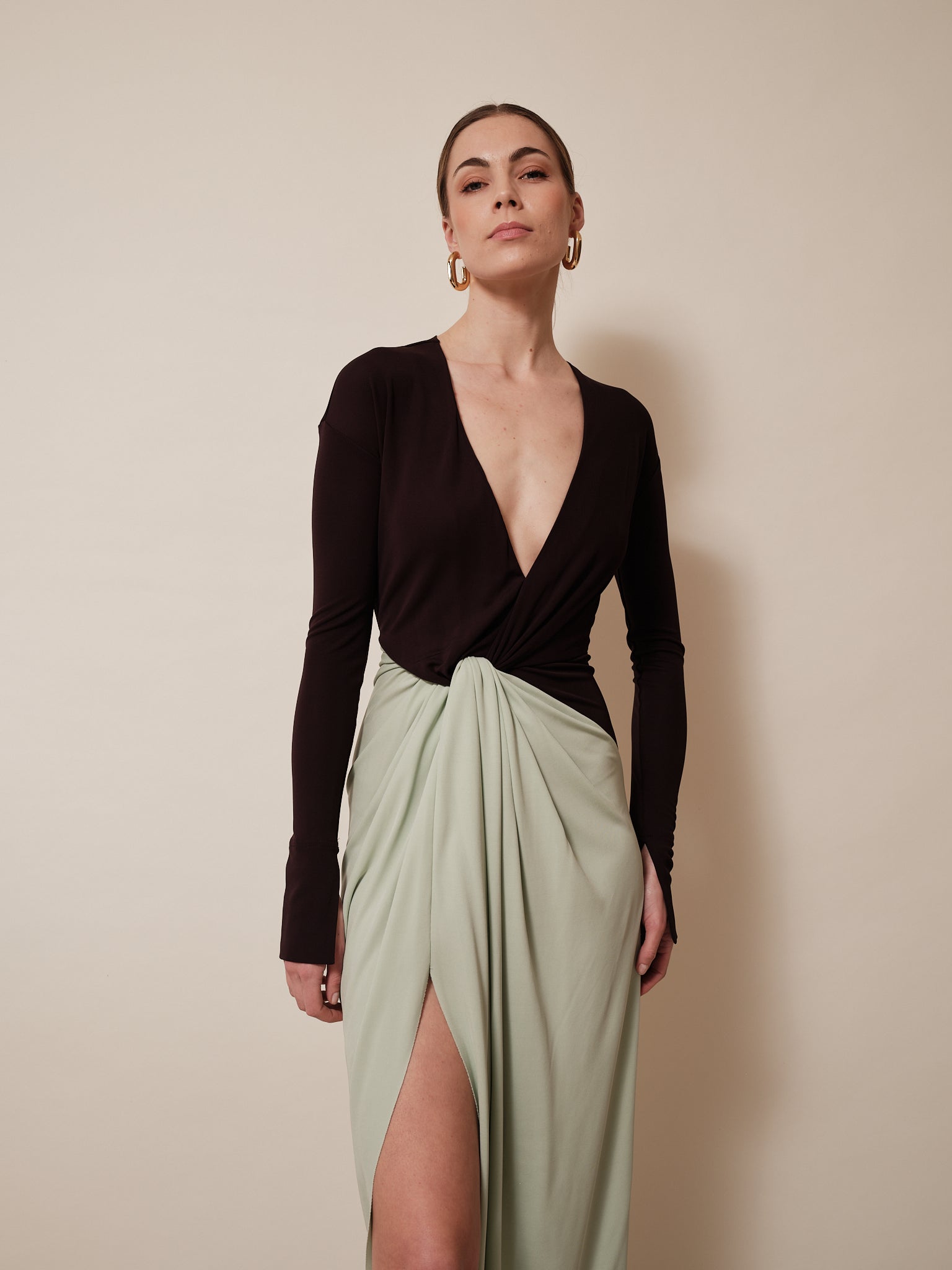 Outlet online Victoria Beckham Mujer Vestido Midi Bicolor color Negro sku 732-001422 01 - Foto 3