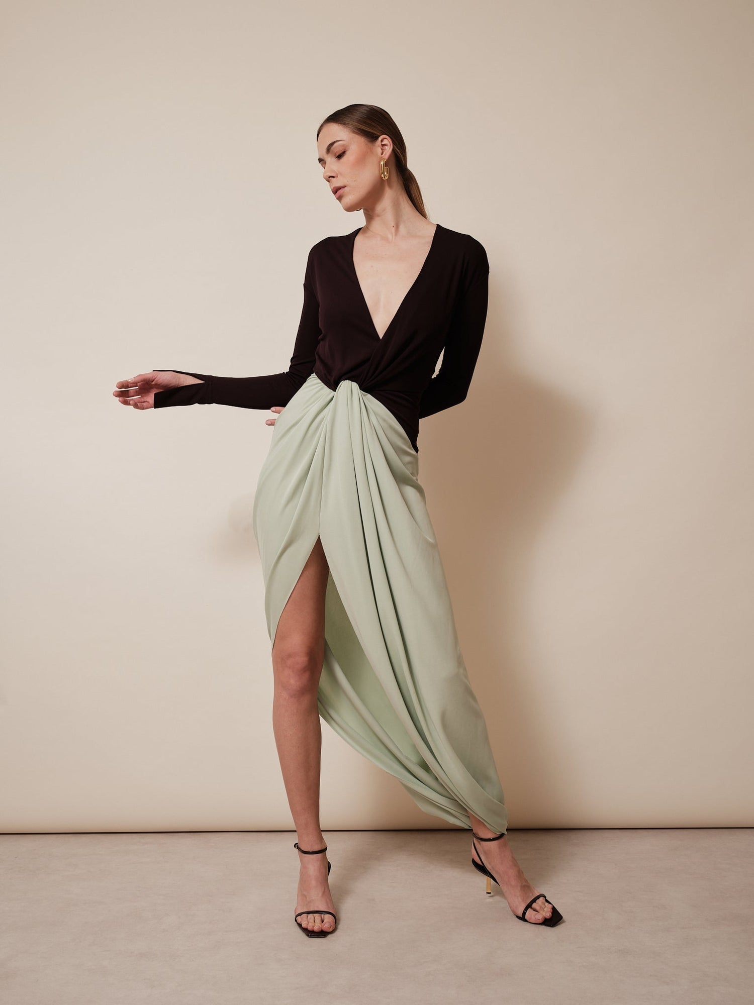 Outlet online Victoria Beckham Mujer Vestido Midi Bicolor color Negro sku 732-001422 01 - Foto 2