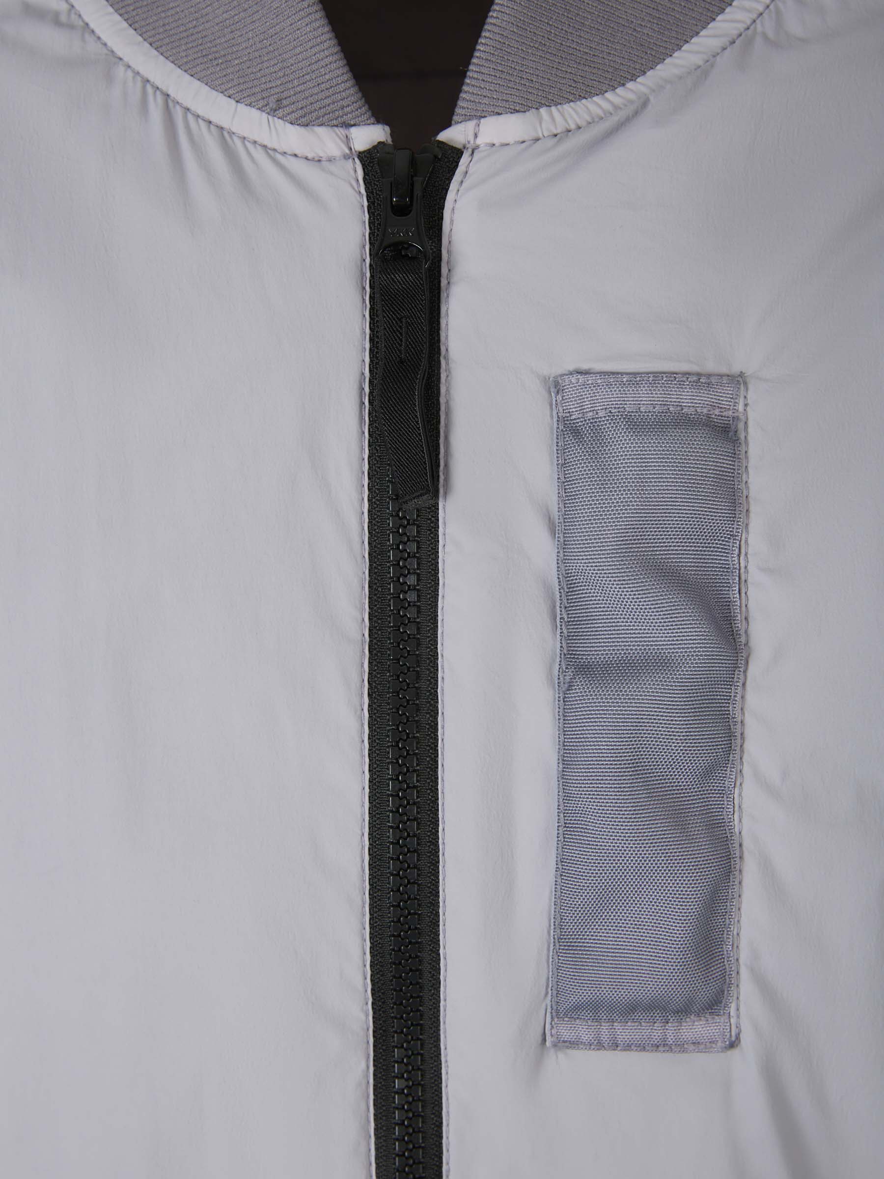 Outlet online Stone Island Hombre Chaqueta Técnica Bomber color Gris Claro sku 512-002220 02 - Foto 4