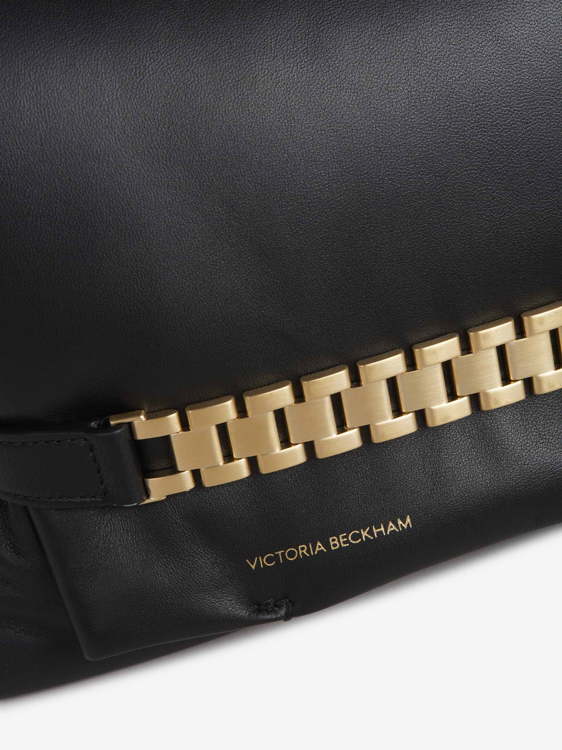 Outlet online Victoria Beckham Mujer Bolso Hombro Puffy Chain color Negro sku 810-007530 01 - Foto 6