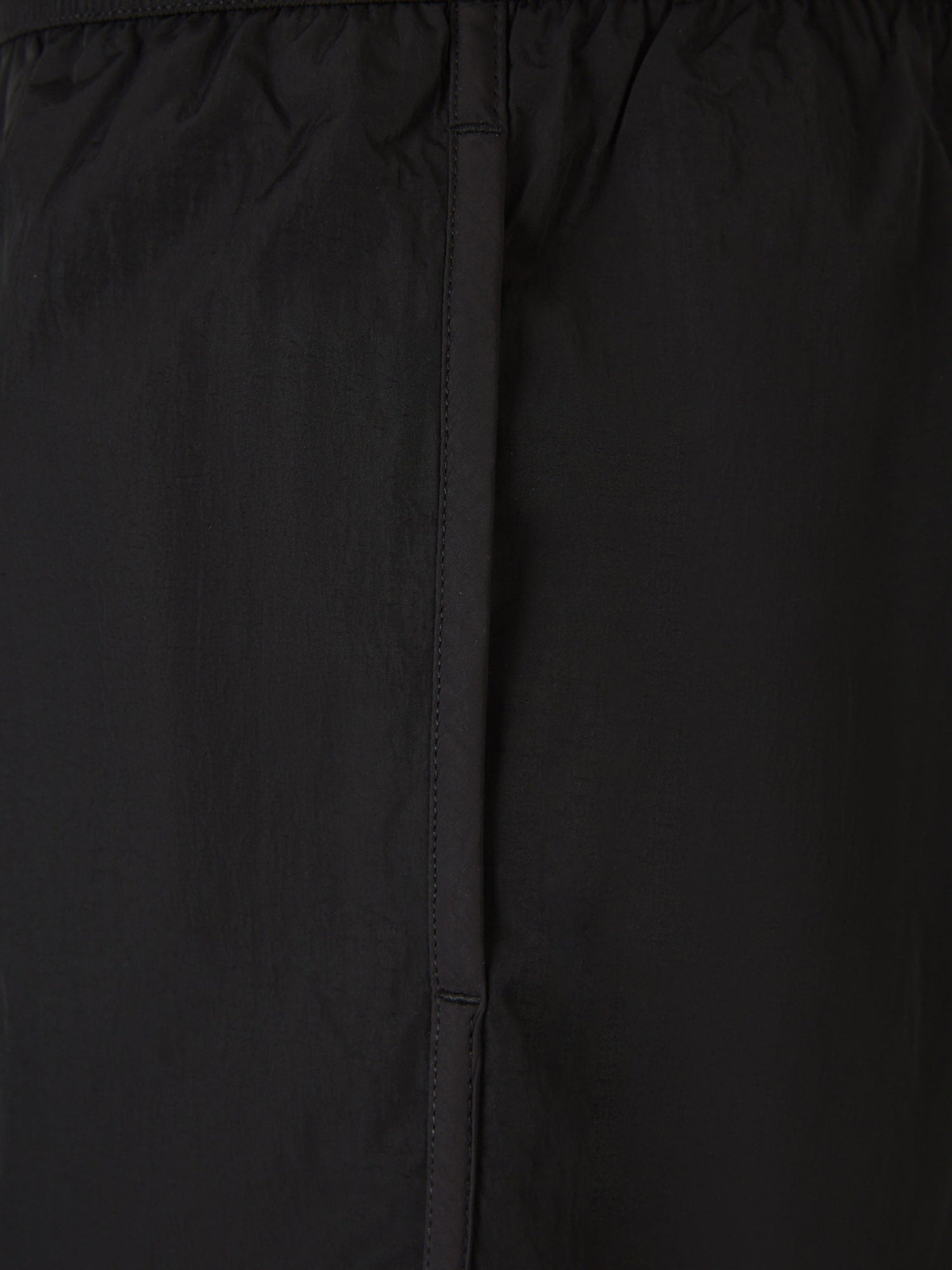Outlet online Ami Paris Hombre Bañador Técnico Logo color Negro sku 561-001301 01 - Foto 4