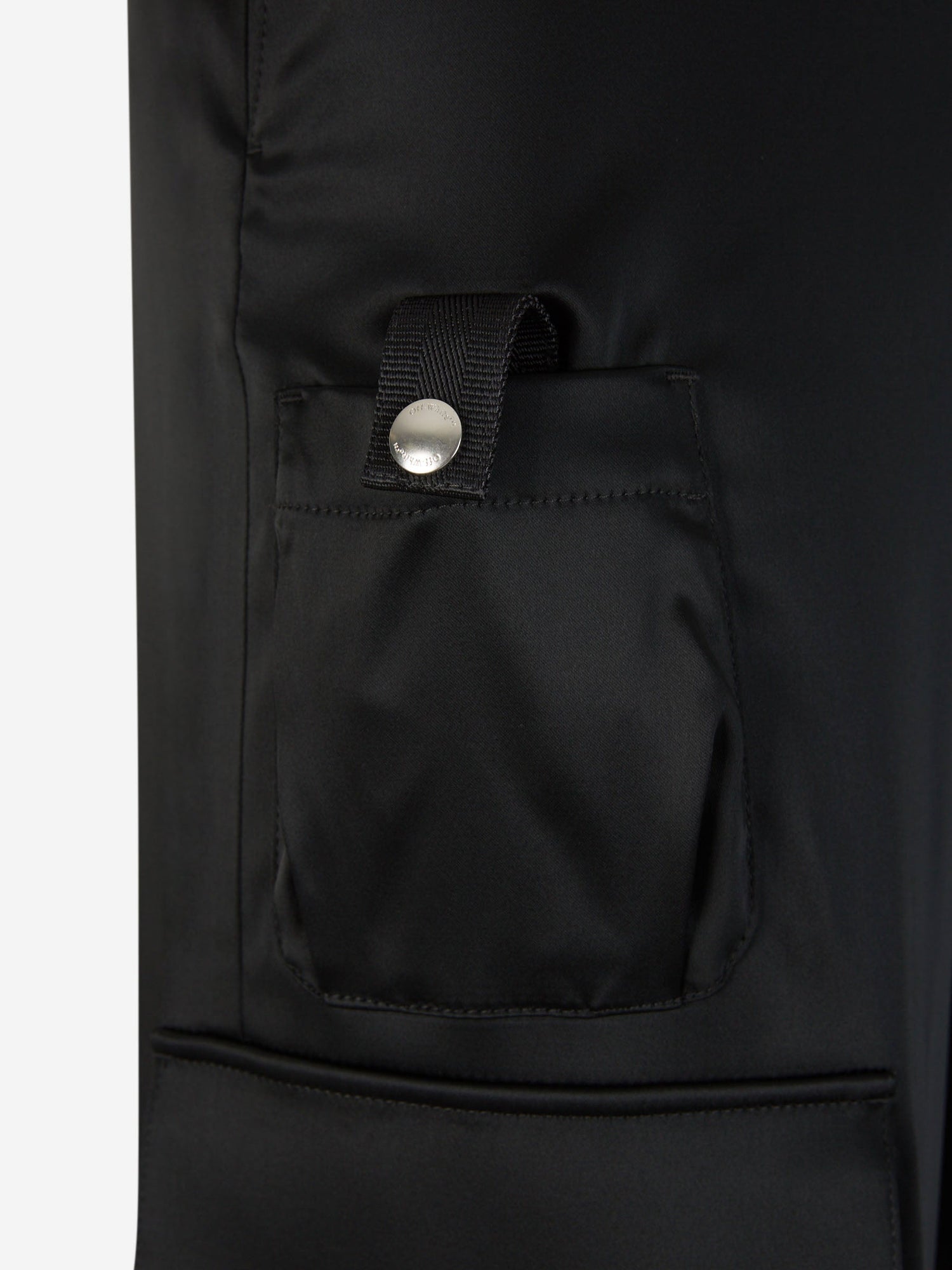 Outlet online Off-White Mujer Pantalones Cargo Satín color Negro sku 761-003420 01 - Foto 7