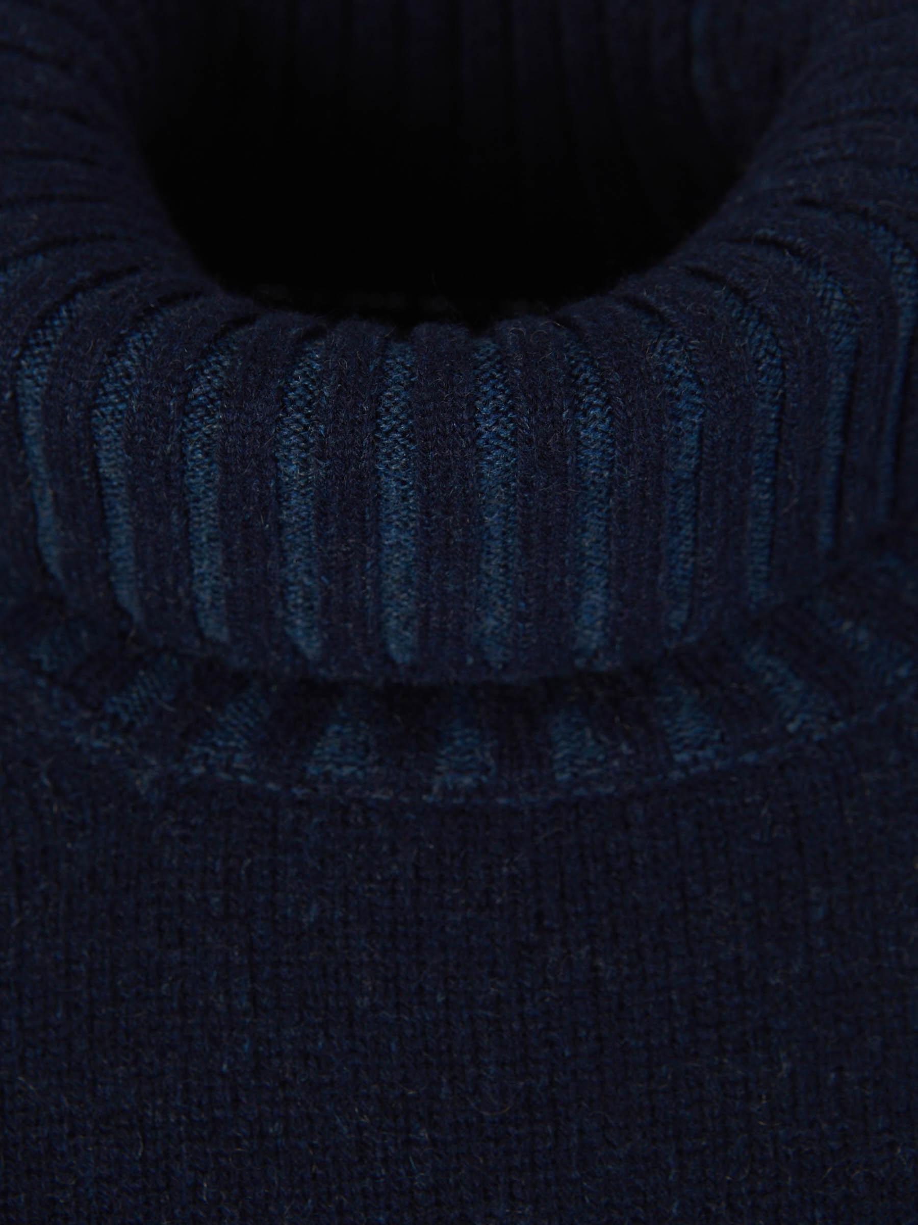 Santa Eulalia Jersey Punto Cashmere color Azul Marino sku 542-002317 01 - Foto 3