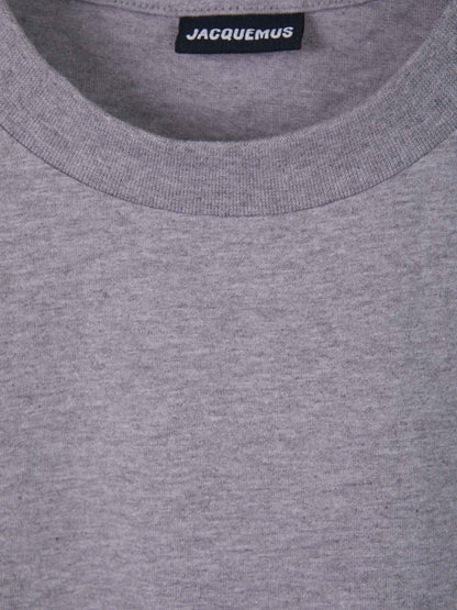 Outlet online Jacquemus Hombre Camiseta Logo Clásico color Gris Claro sku 553-003396 02 - Foto 3