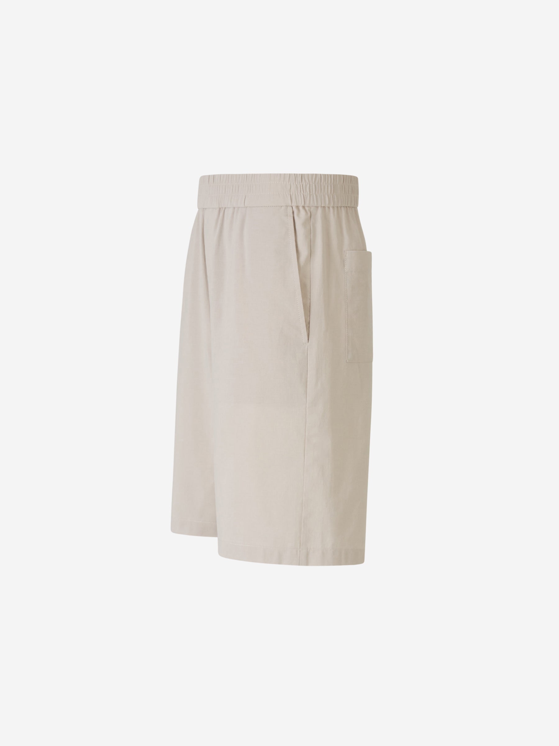 Outlet online Ami Paris Hombre Bermudas Crepé Algodón color Gris Claro sku 523-000943 02 - Foto 2