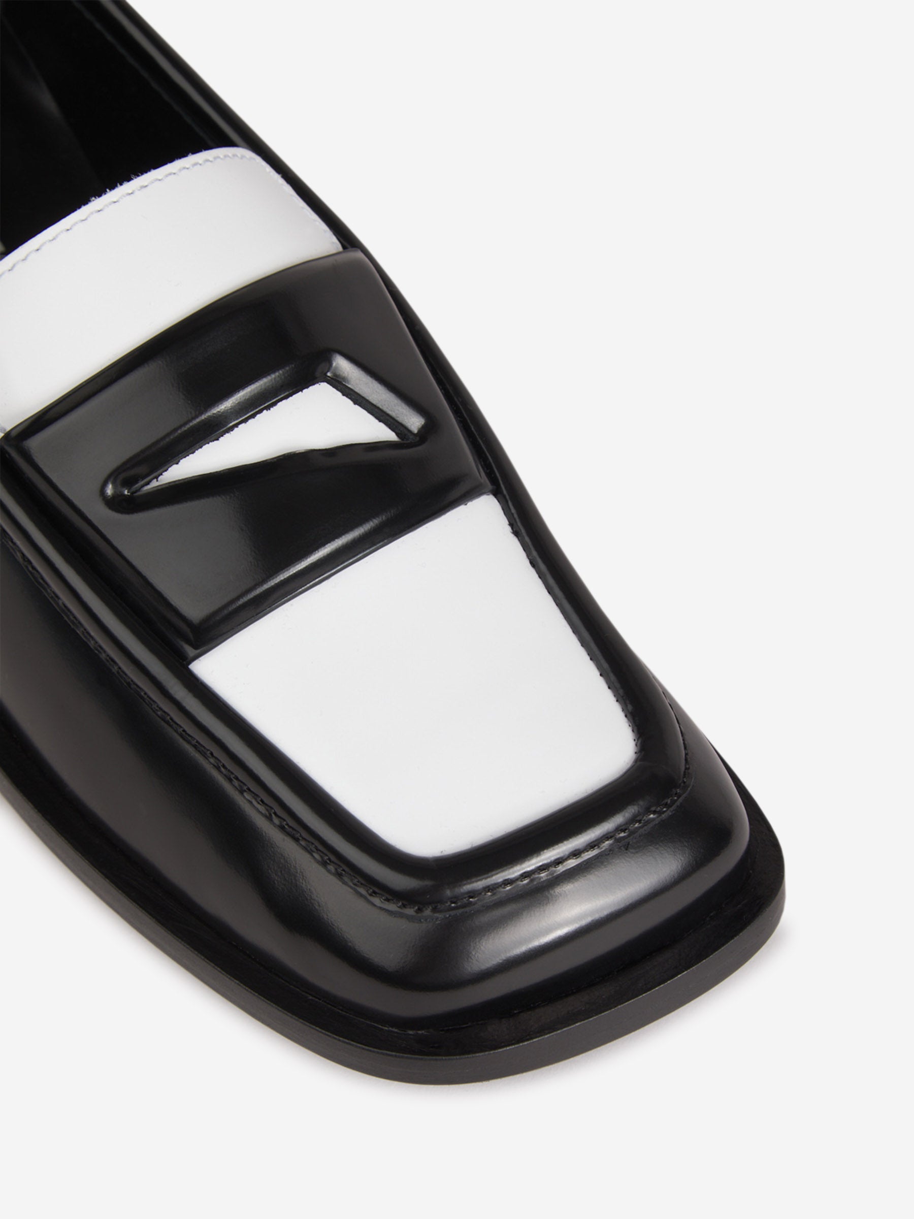 Outlet online The Attico Mujer Mocasines Amanda color Blanco Y Negro sku 800-005322 01 - Foto 4