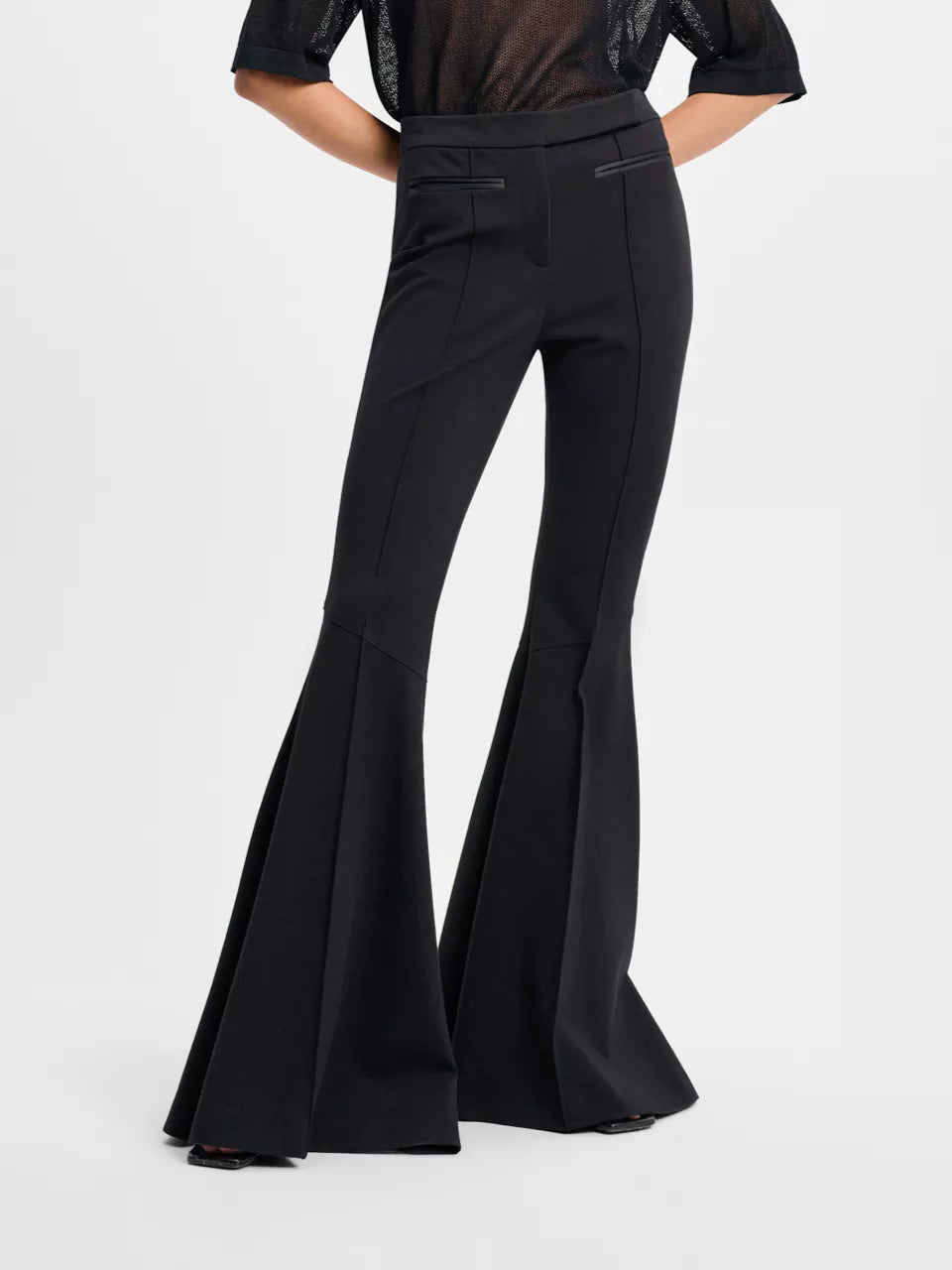 Outlet online Dorothee Schumacher Mujer Pantalones Formales Acampanados color Negro sku 761-003496 01 - Foto 1