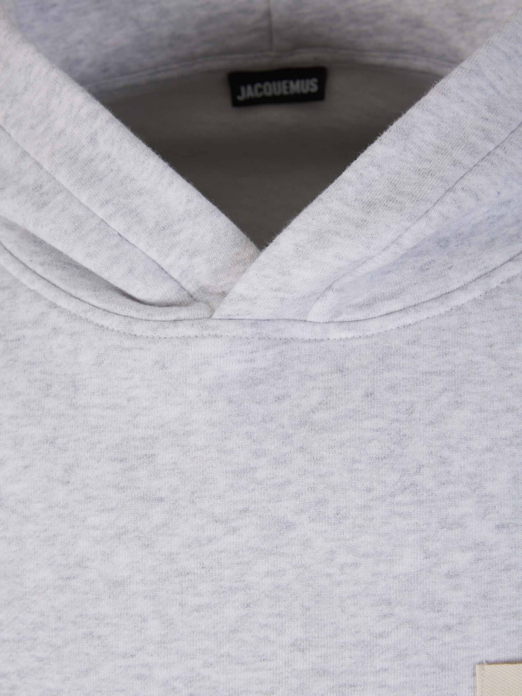 Outlet online Jacquemus Hombre Sudadera Capucha Algodón color Gris Claro sku 545-001565 01 - Foto 3