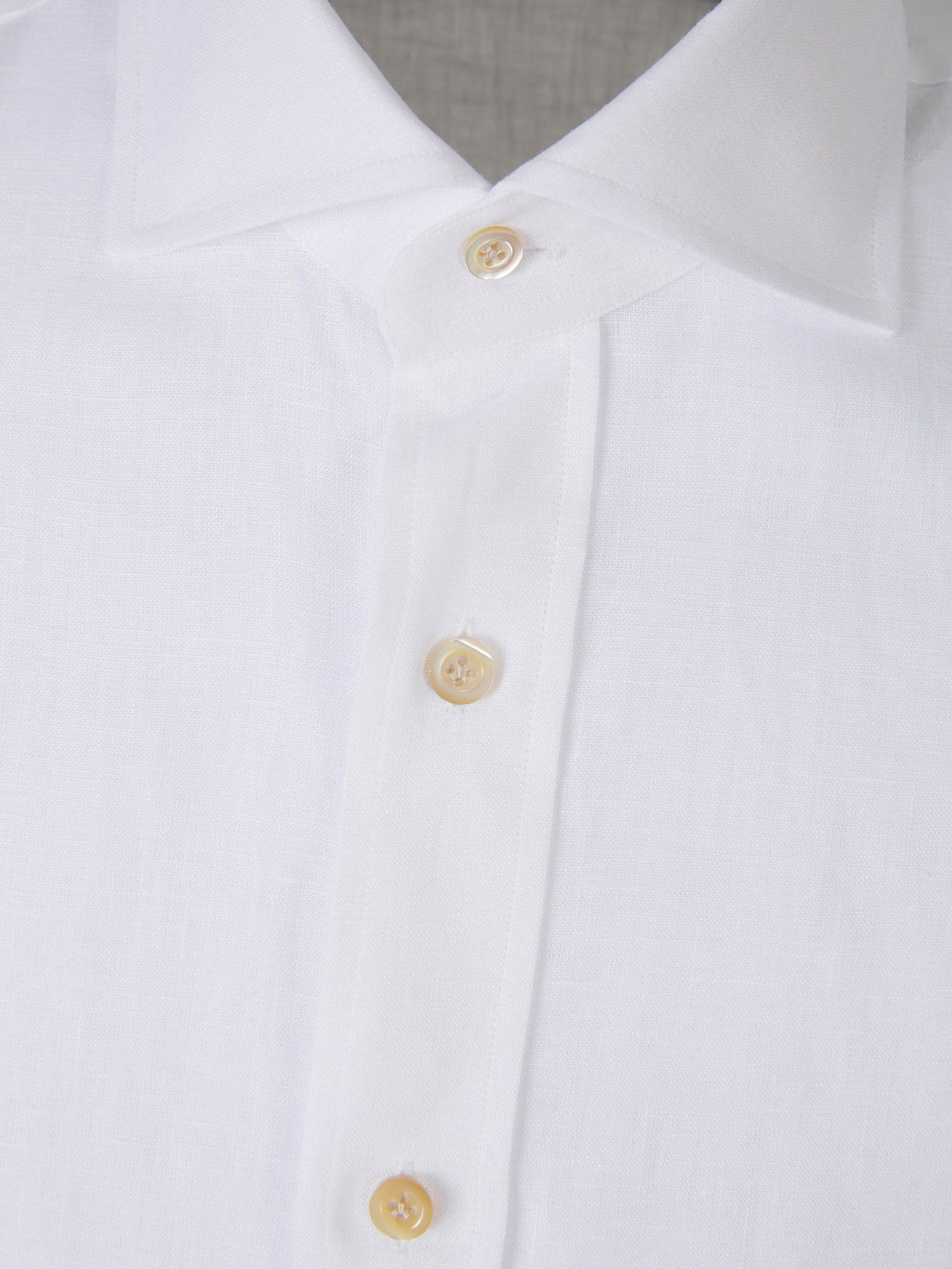 Outlet online Santa Eulalia Hombre Camisa Manga Corta Lino color Blanco sku 532-000569 01 - Foto 3