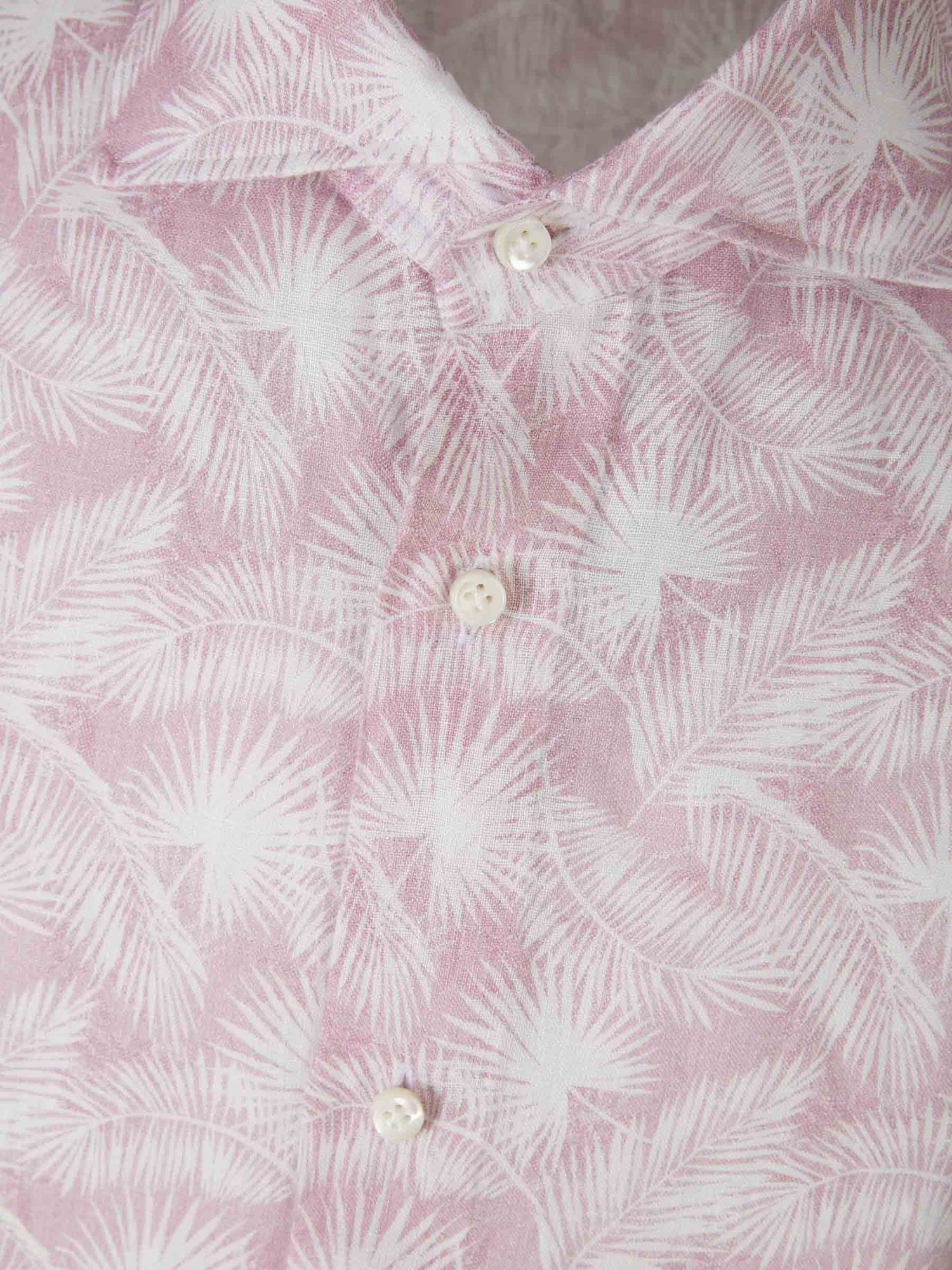 Outlet online Vincenzo di Ruggiero Hombre Camisa Motivo Palmeras color Rosa Empolvado sku 531-006158 01 - Foto 3