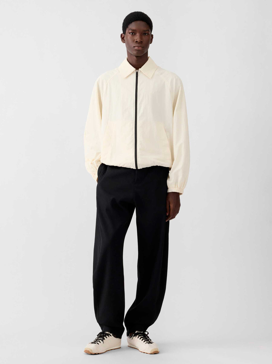 Outlet online Jacquemus Hombre Cortavientos Le Coupe-vent color Crema sku 512-002934 01 - Foto 2