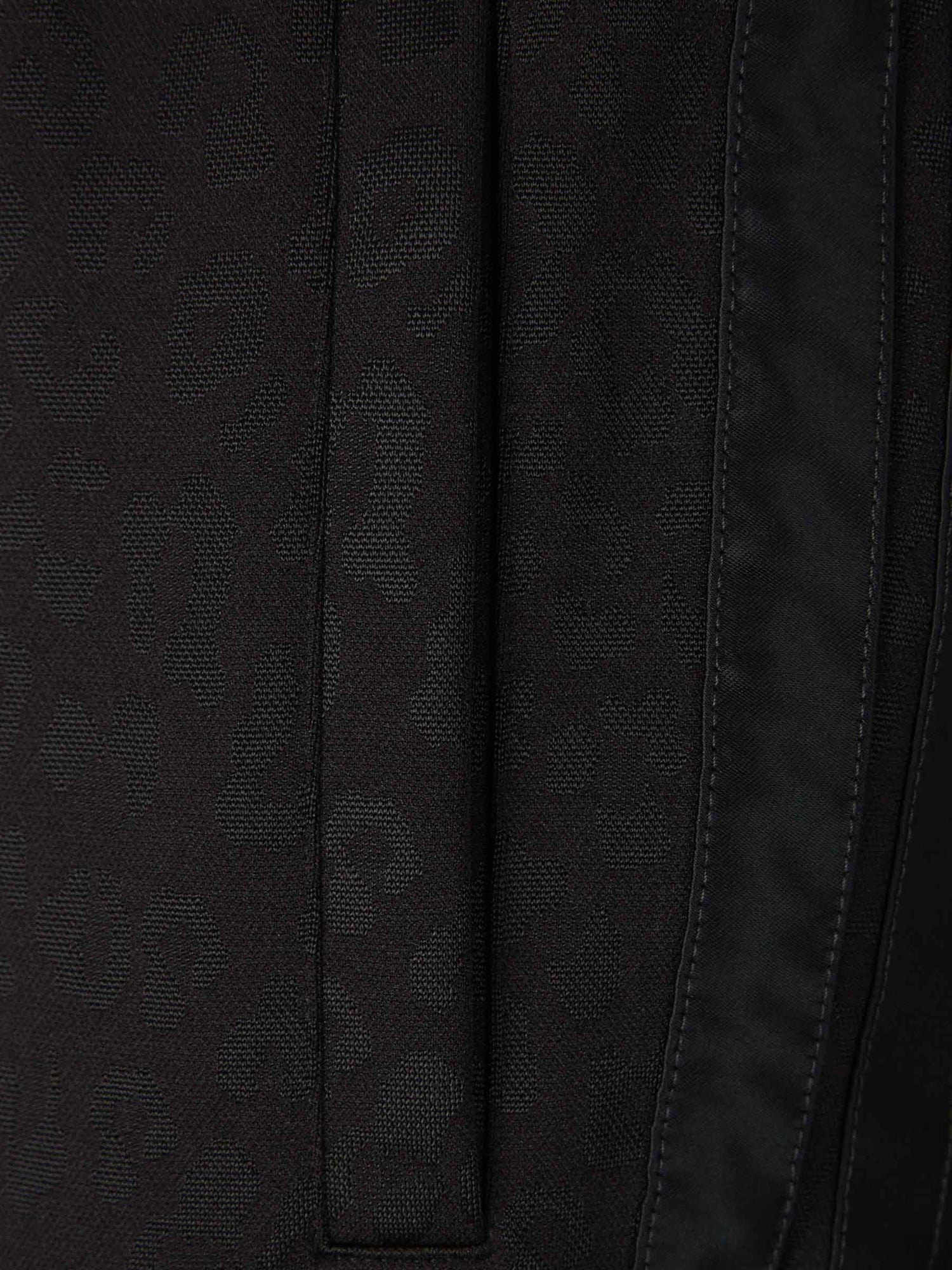 Palm Angels Joggers Motivo Leopardo Tonal color Negro sku 322-000411 01 - Foto 4