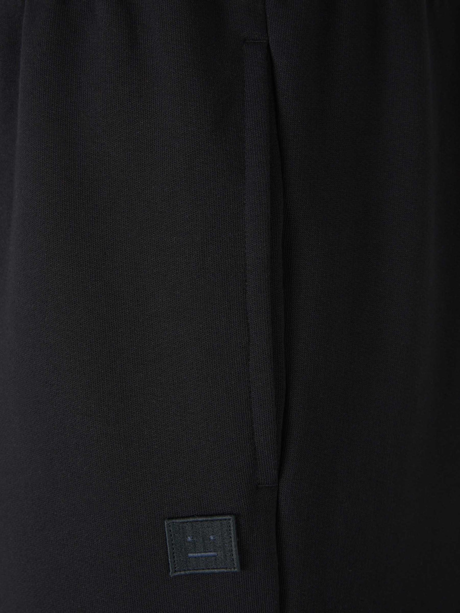 Acne Studios Face Joggers Parche Cara color Negro sku 521-002710 01 - Foto 3