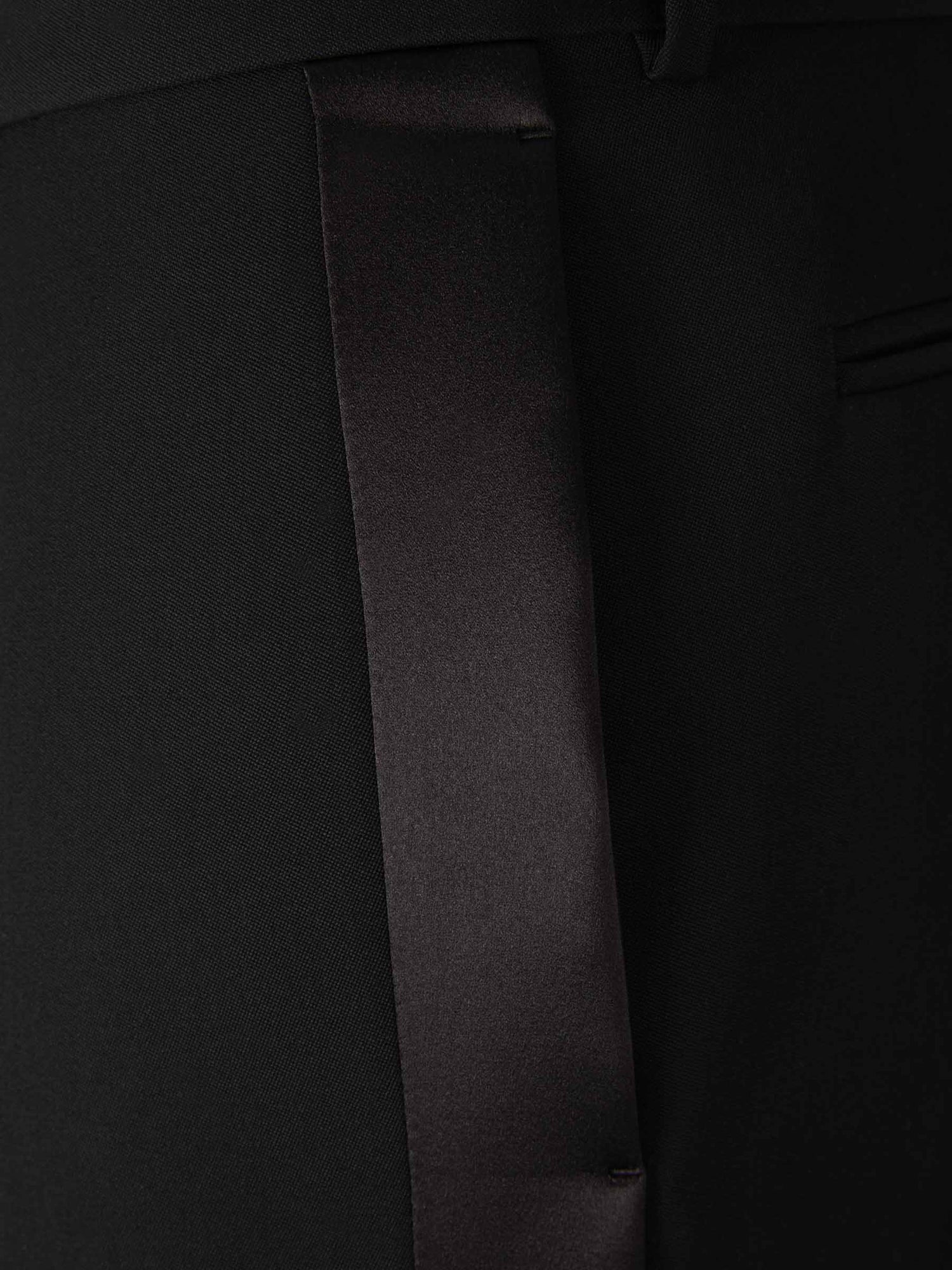 Outlet online Alexander McQueen Hombre Pantalones Franjas Lana color Negro sku 521-002897 01 - Foto 4