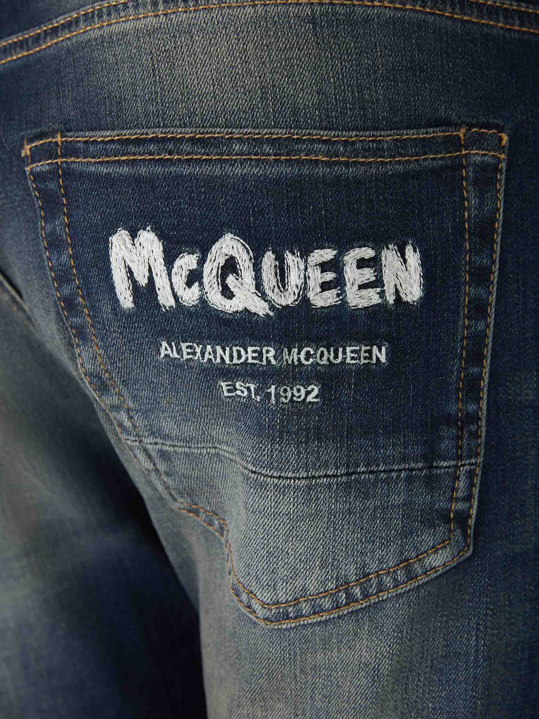 Alexander McQueen Jeans Logo Graffiti color Azul Cobalto sku 522-002366 01 - Foto 4