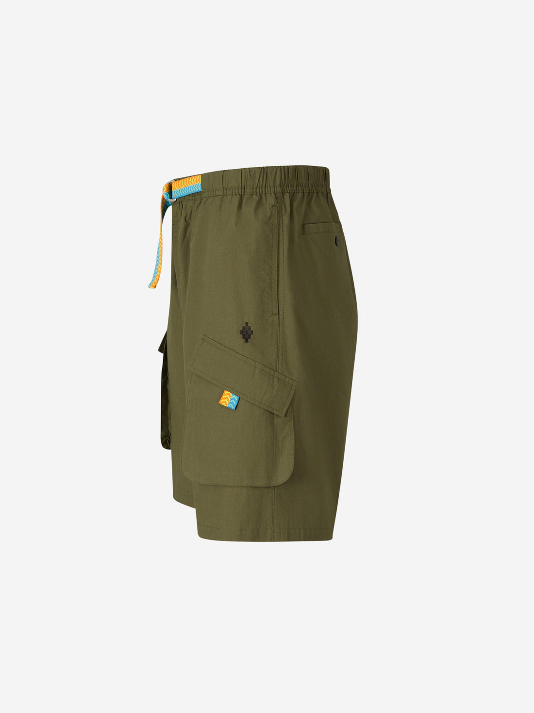 Marcelo Burlon Bermuda Cargo Detalle Cinturón color Verde Militar sku 523-000833 01 - Foto 2