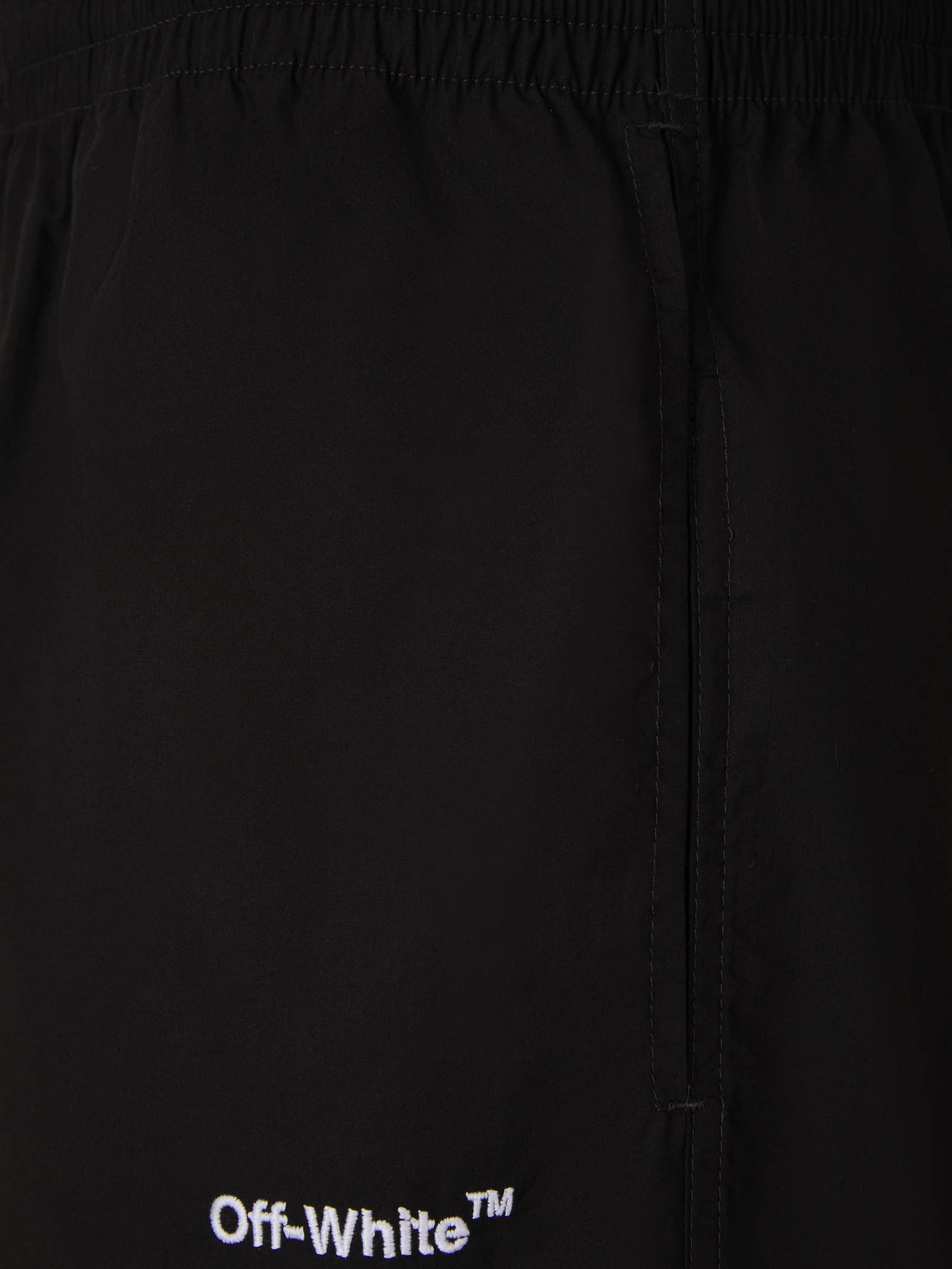 Off-White Bermudas Arrow Algodón color Verde Militar sku 523-000837 02 - Foto 4